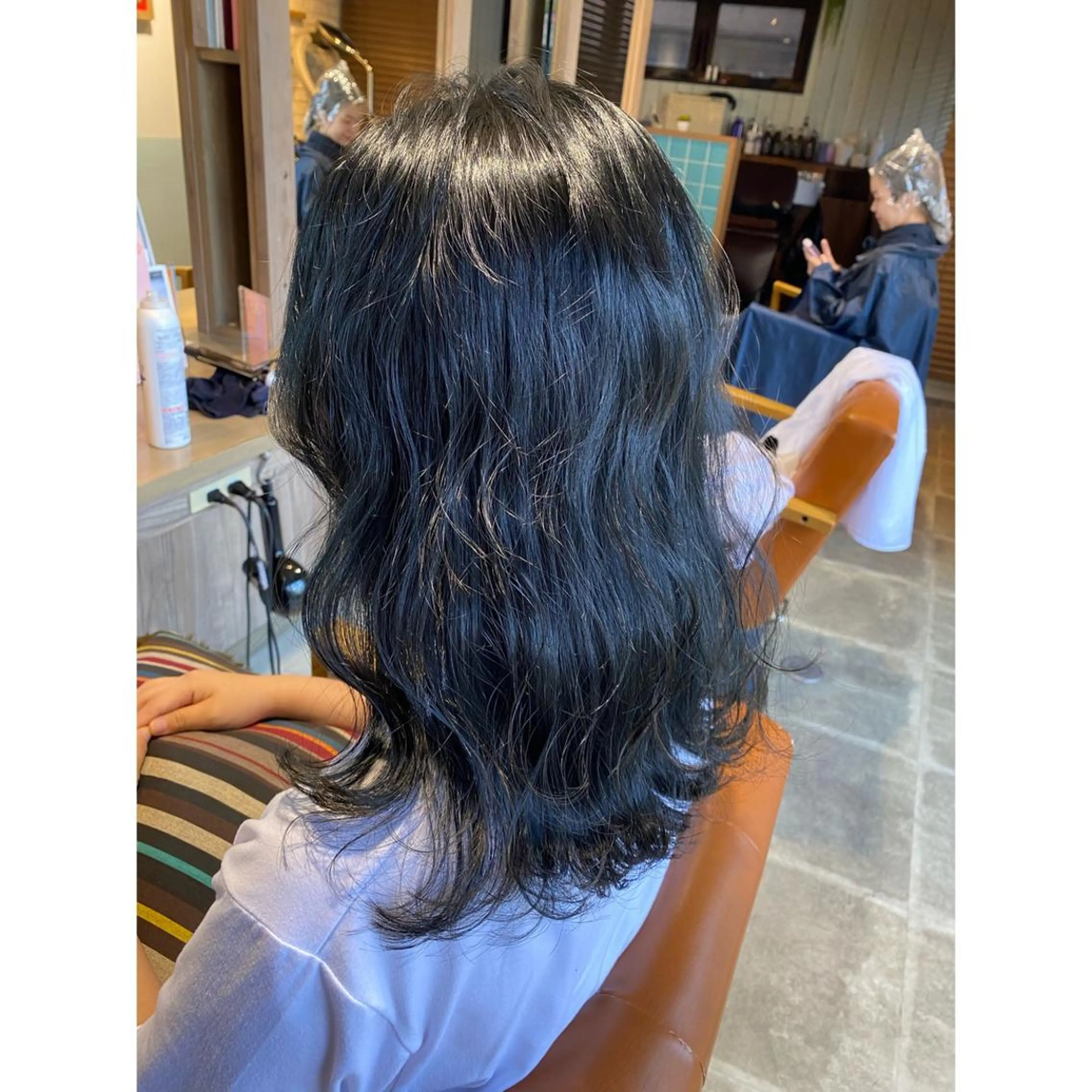 カラー 黒髪 ブルーカラー ブルーブラック カット ヘアカラー トリートメント 🐻結んで可愛い hair EMI🐻のヘアスタイル