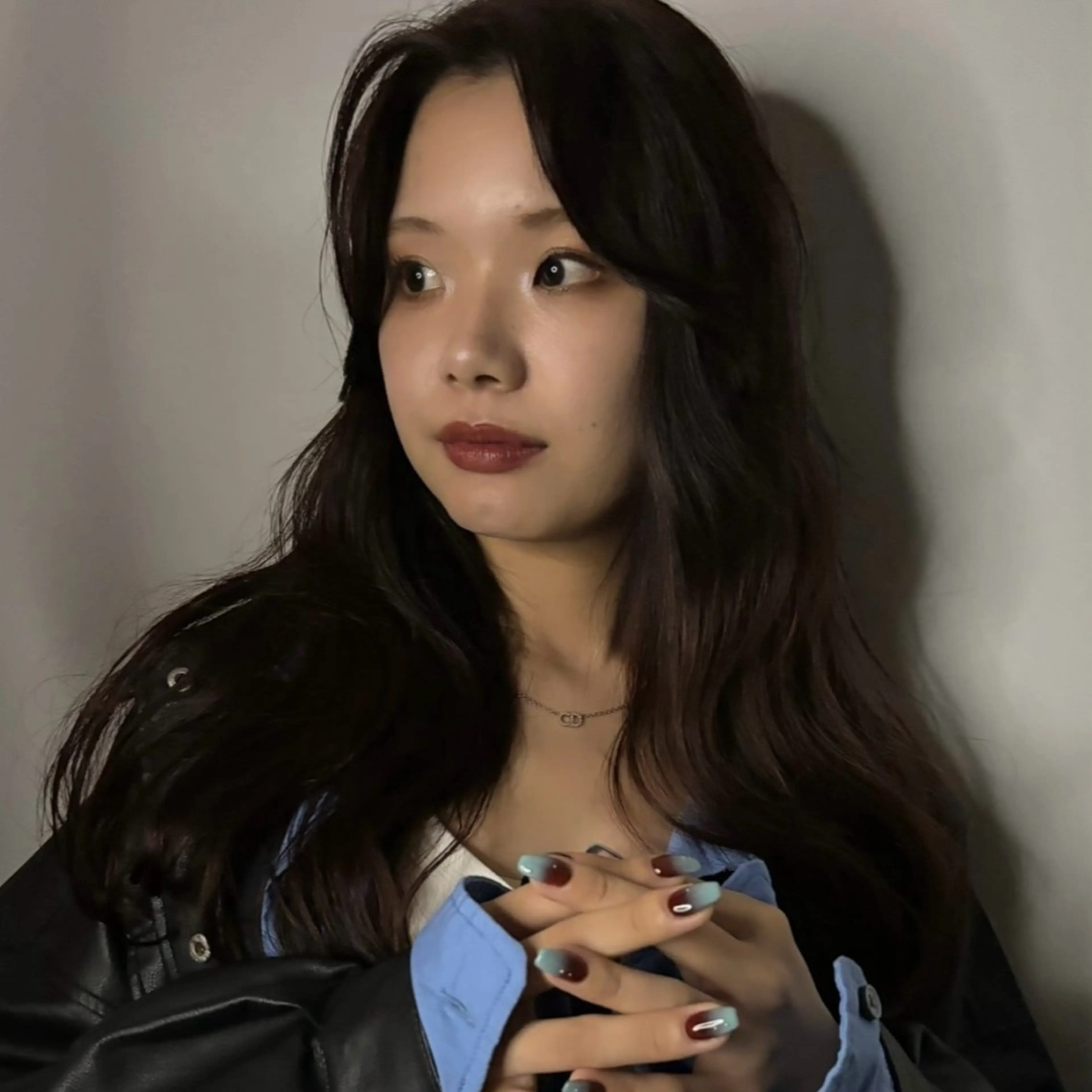 ロング レッドブラウン 顔周りカット KEYMAN HARUKAのマツエク・マツパデザイン