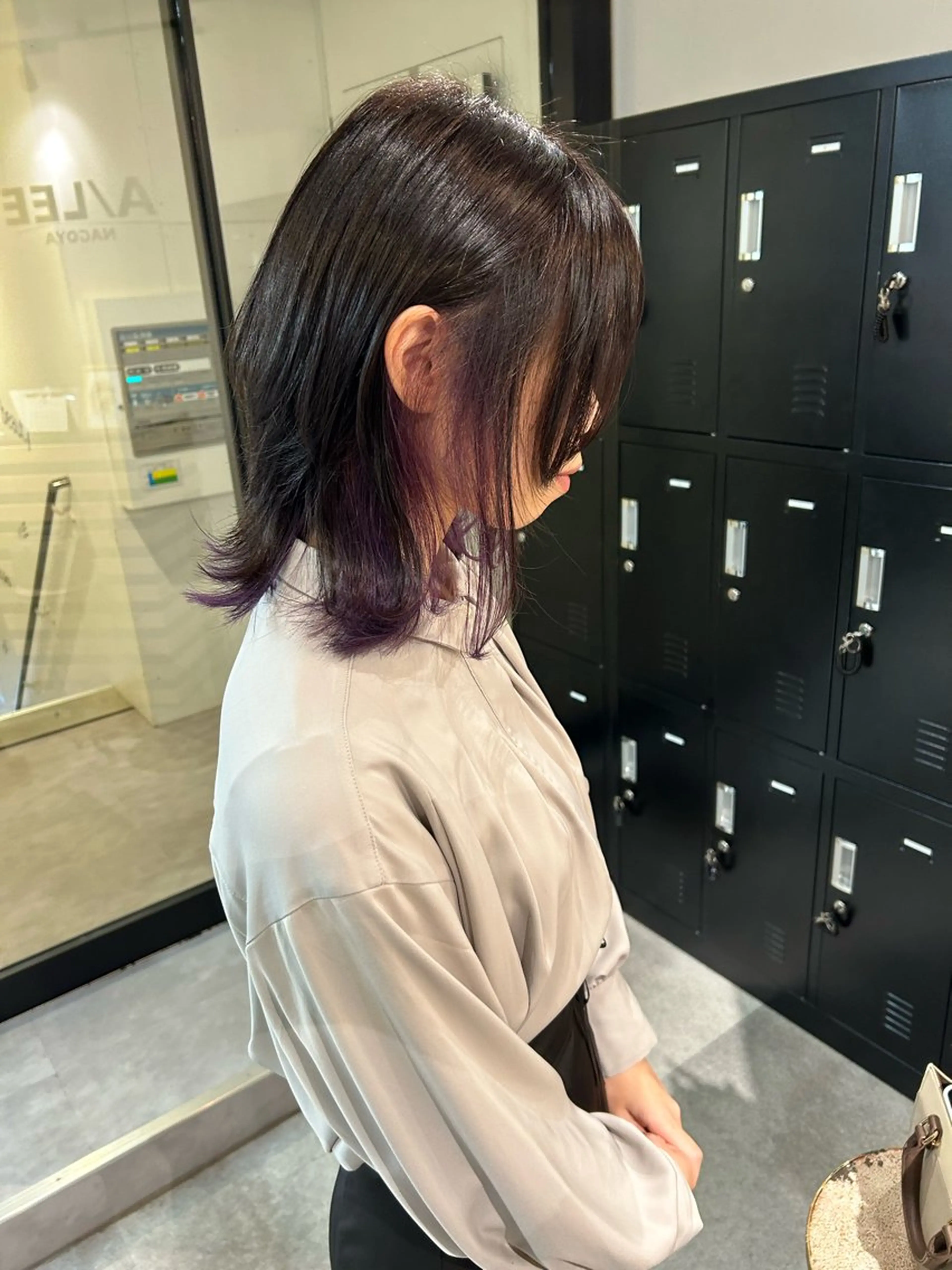 ミディアム カラー インナーカラー パープルカラー ヘアカラー トリートメント ウルフカット レイヤーカット上柿のヘアスタイル