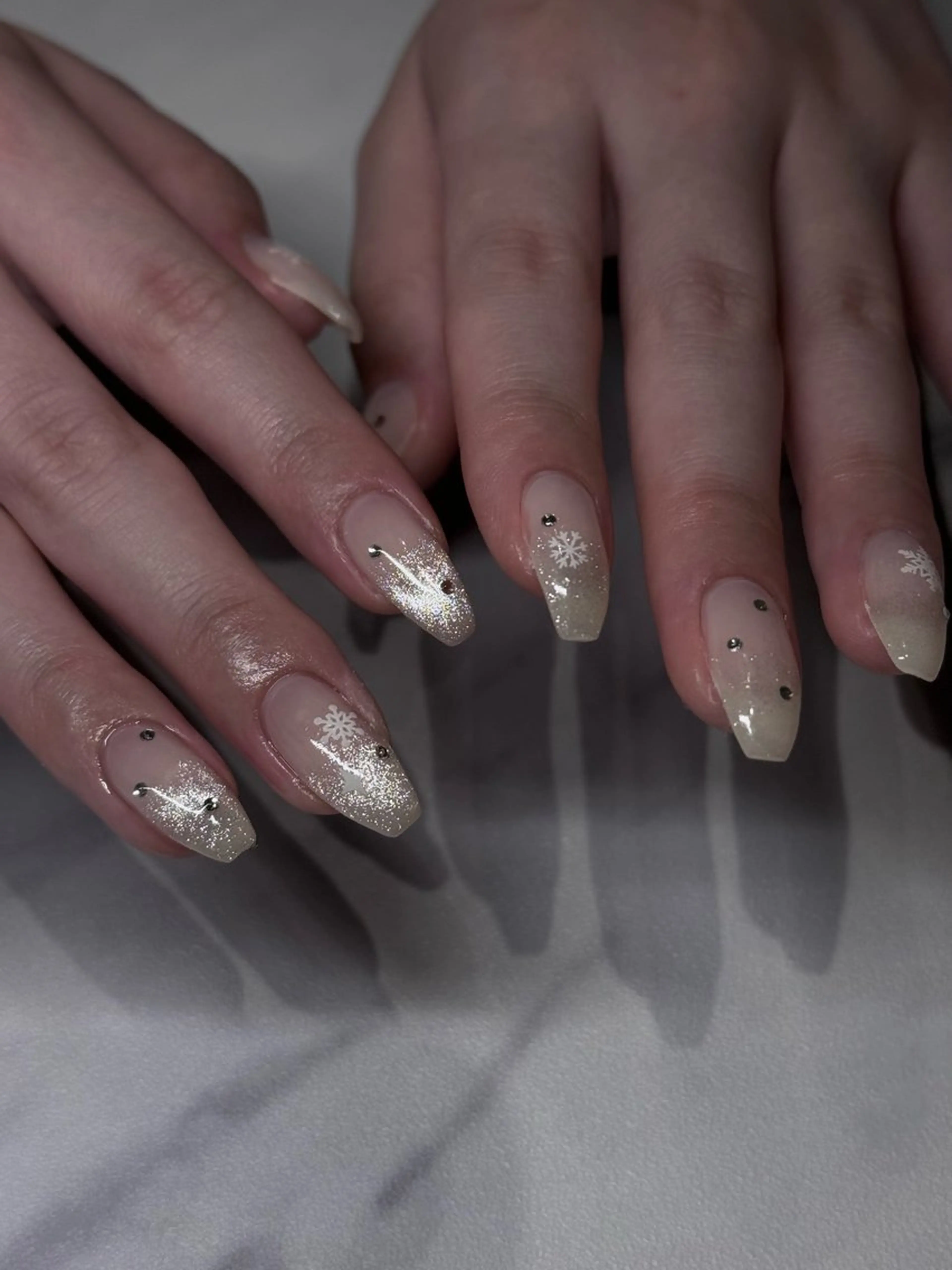 ネイル mikoto 🎀 艶々美フォルムのネイルデザイン