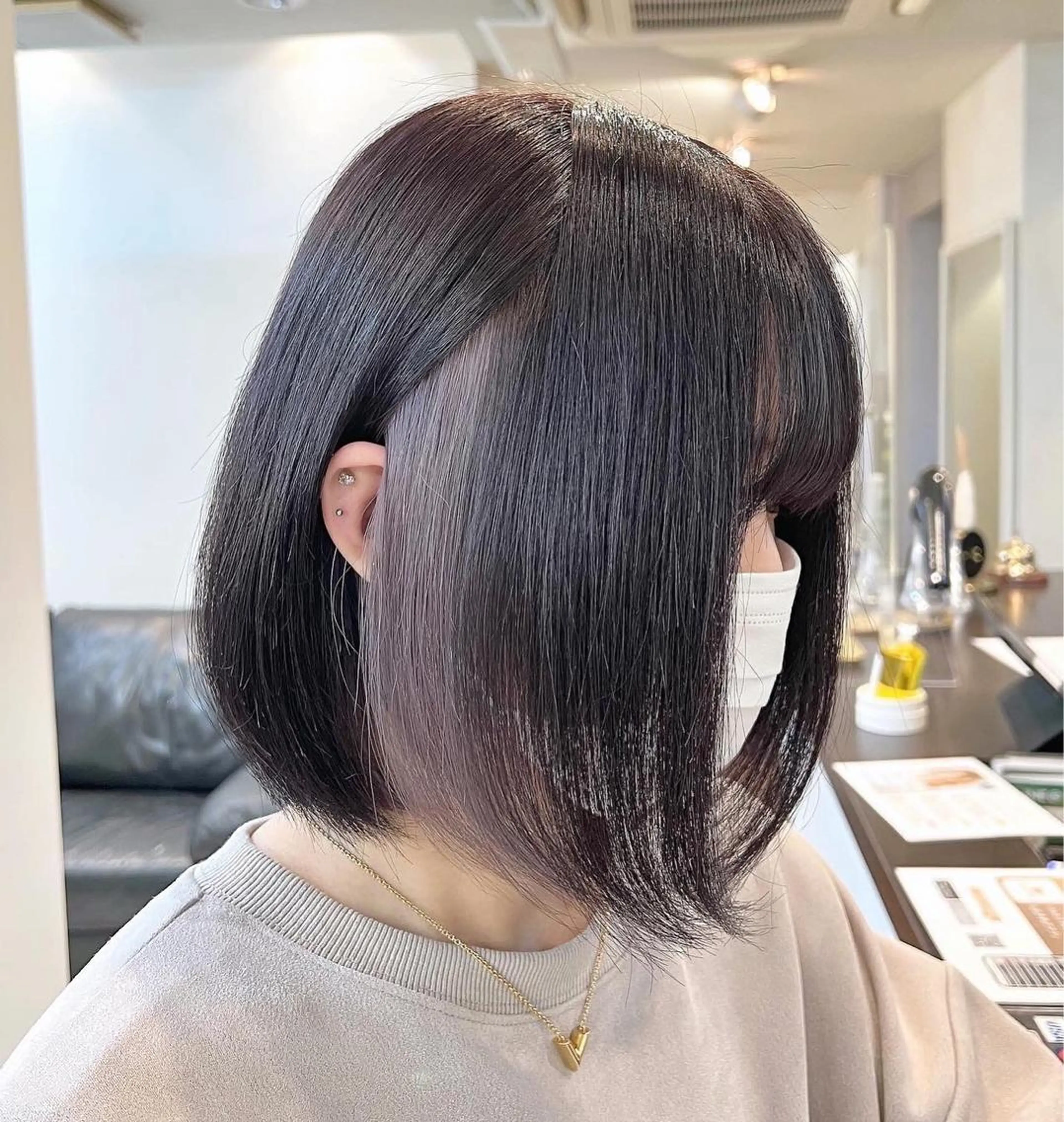 ショート カラー 黒髪 ブリーチ ラベンダーカラー ラベンダーグレー 色ムラ修正の神様 新宿ハイトーンかすみのヘアスタイル