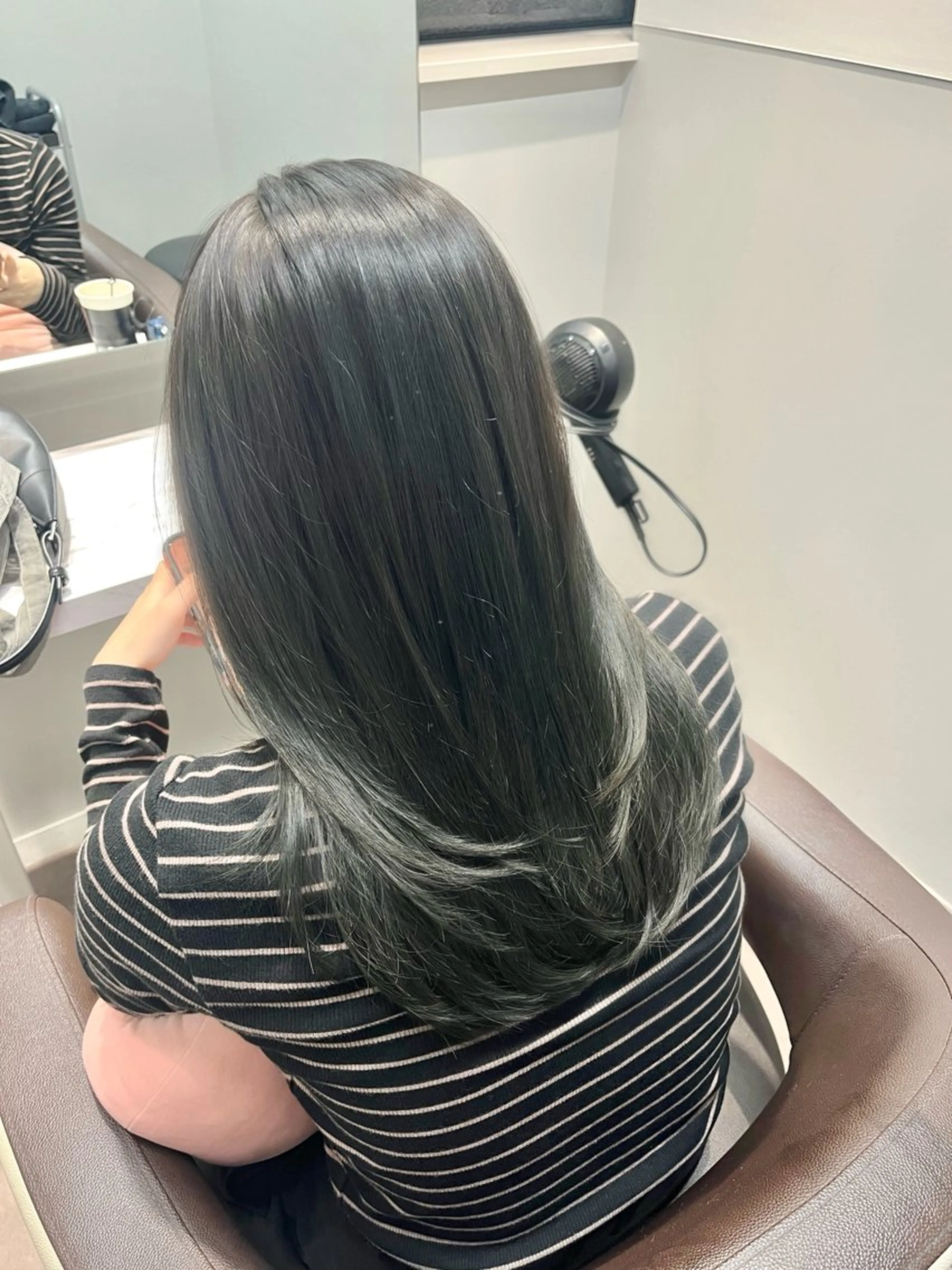 セミロング カット ヘアカラー ayane 🩵のヘアスタイル