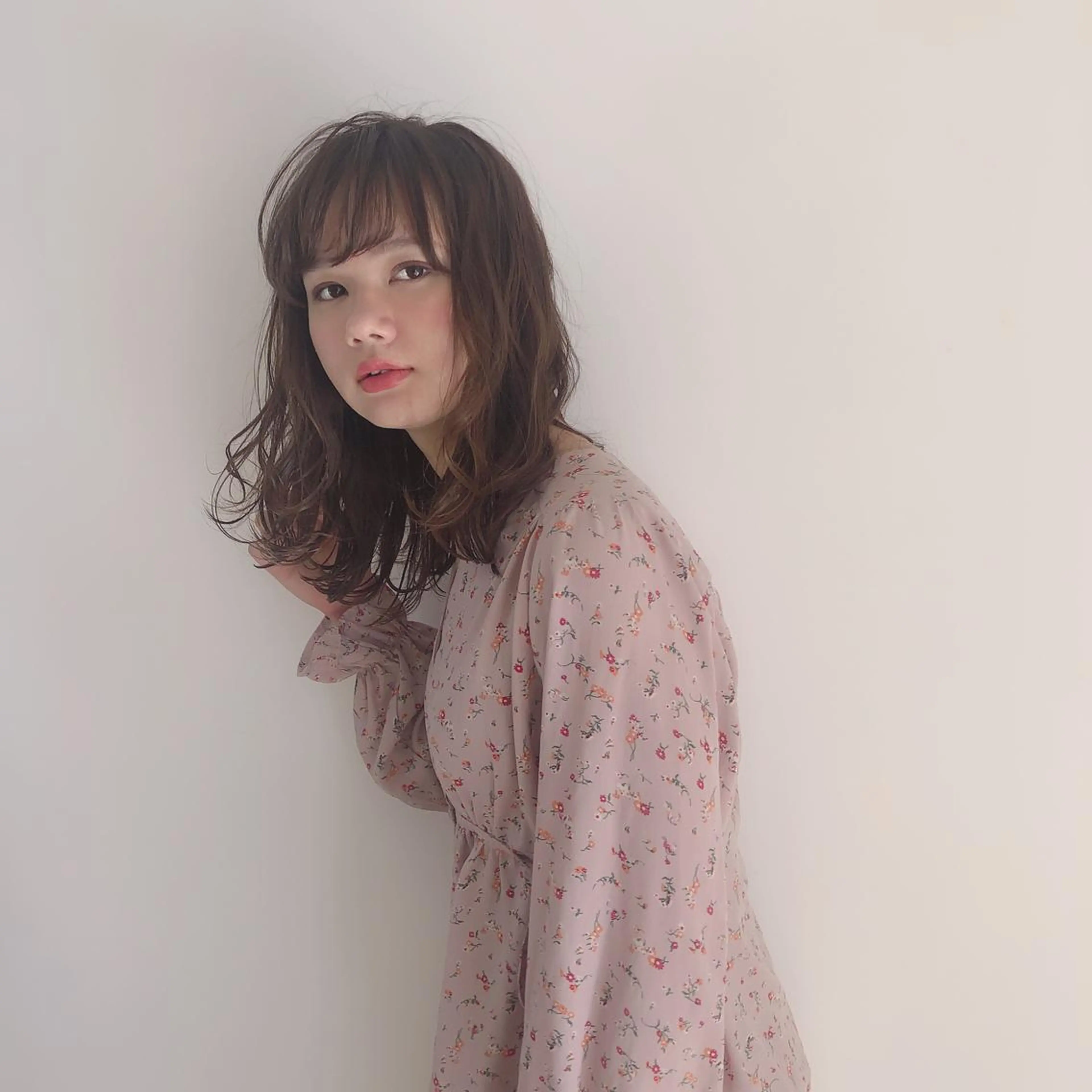 セミロング 顔周りの垢抜けヘア 立山あいりのヘアスタイル