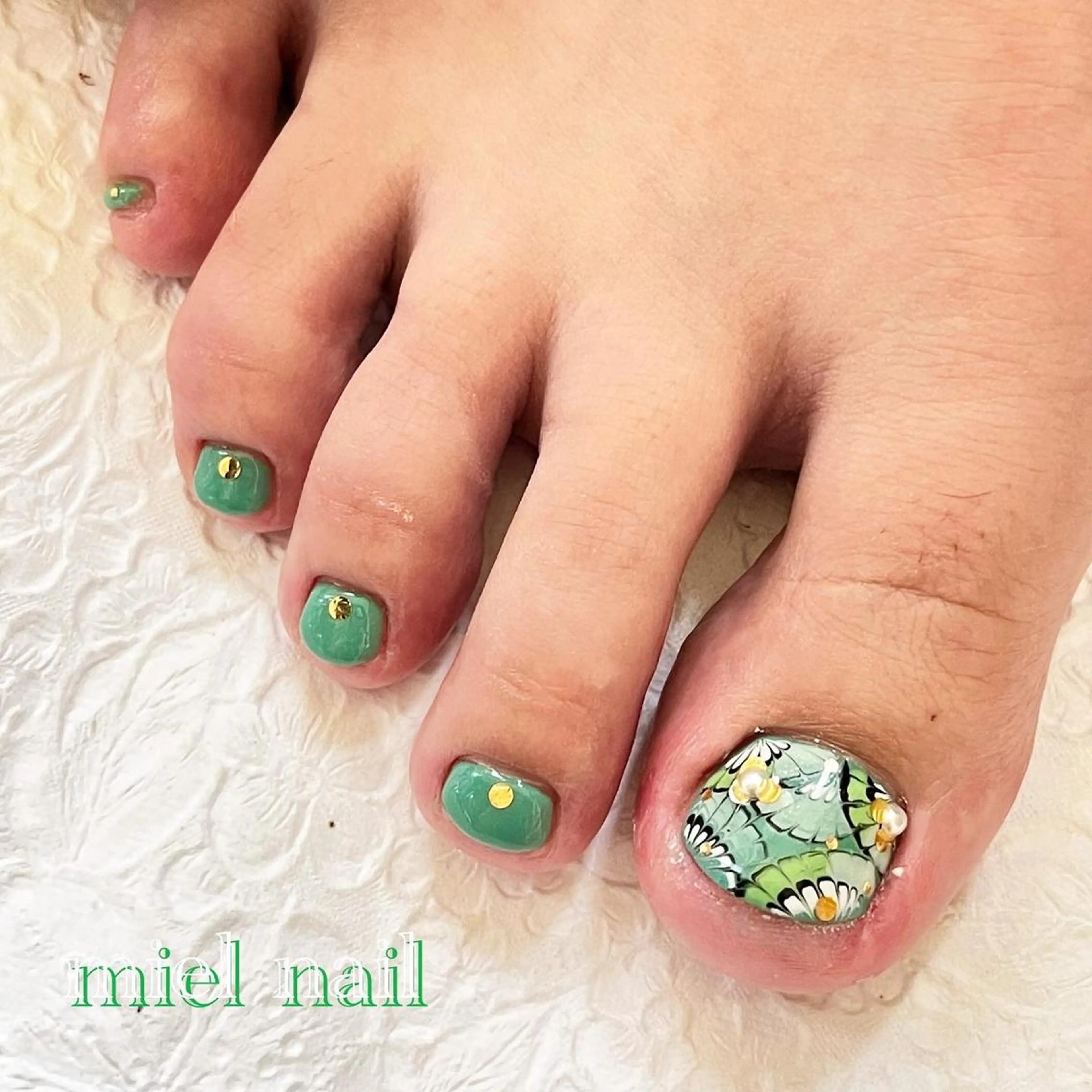 ネイル アートネイル フットネイル グリーン 春ネイル 夏ネイル miel nailのネイルデザイン