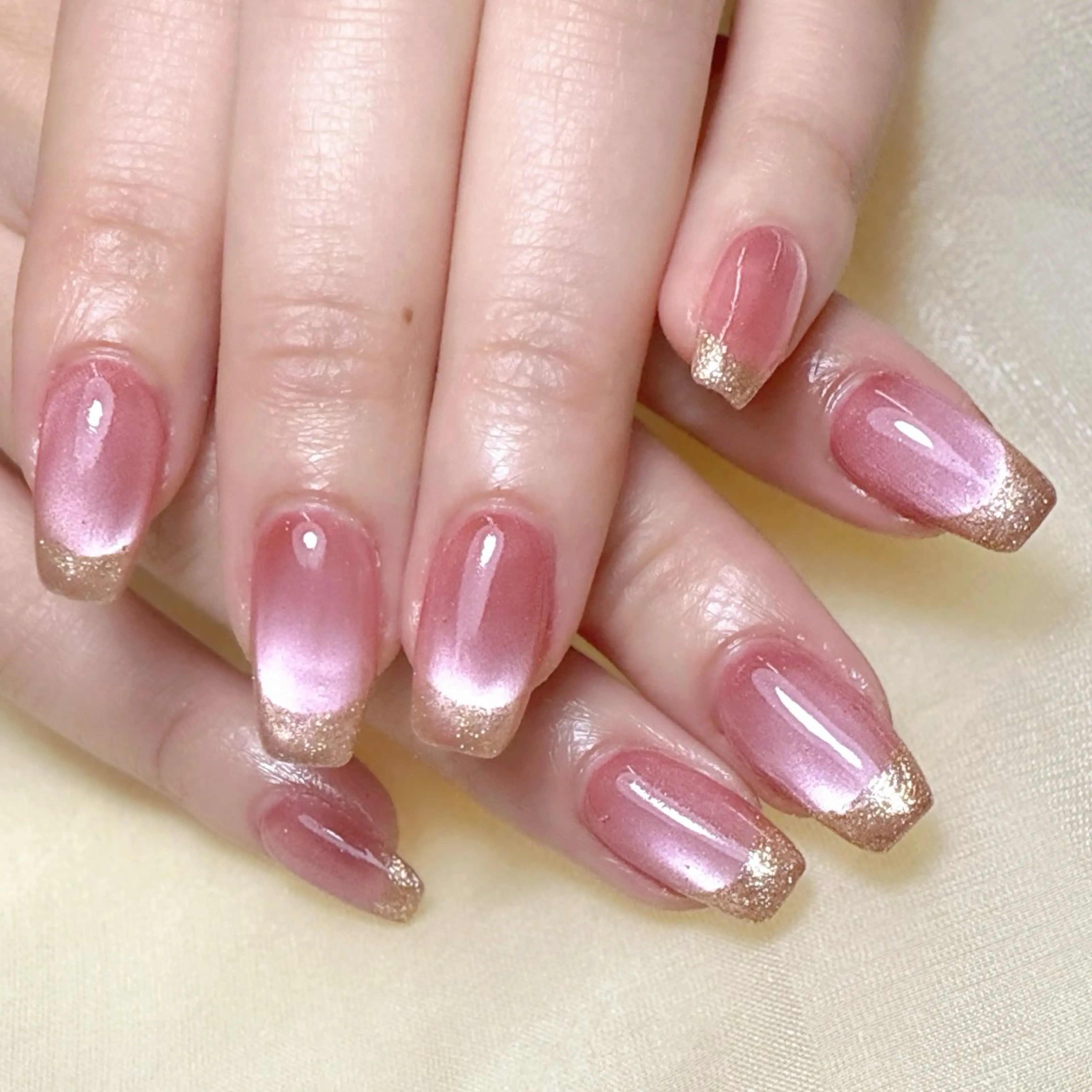 ネイル ハンドネイル グロー ネイルのネイルデザイン