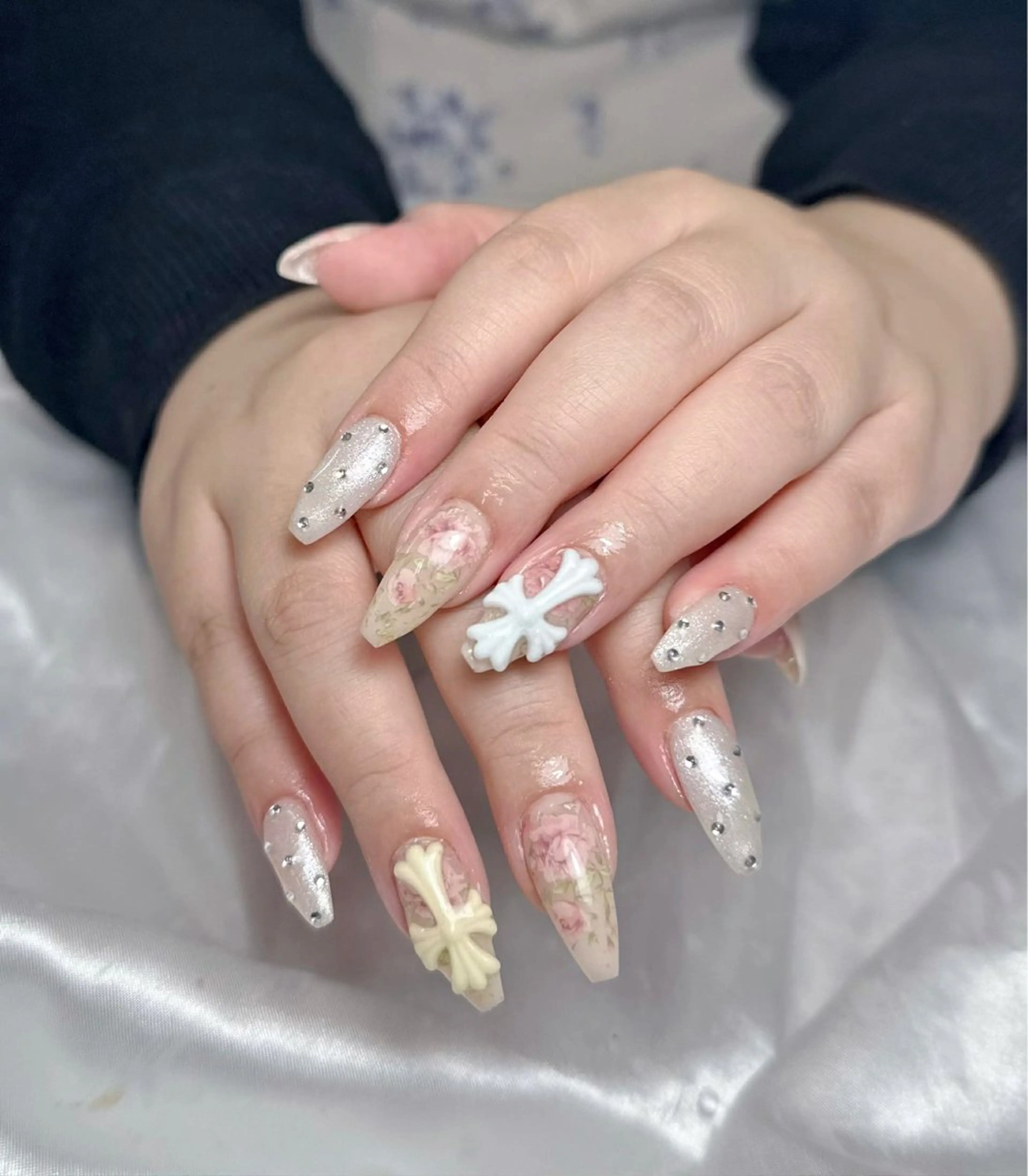 ネイル アートネイル チークネイル ジェルネイル ロングネイル マグネットネイル ハンドネイル Rin Nail 新大久保店のネイルデザイン