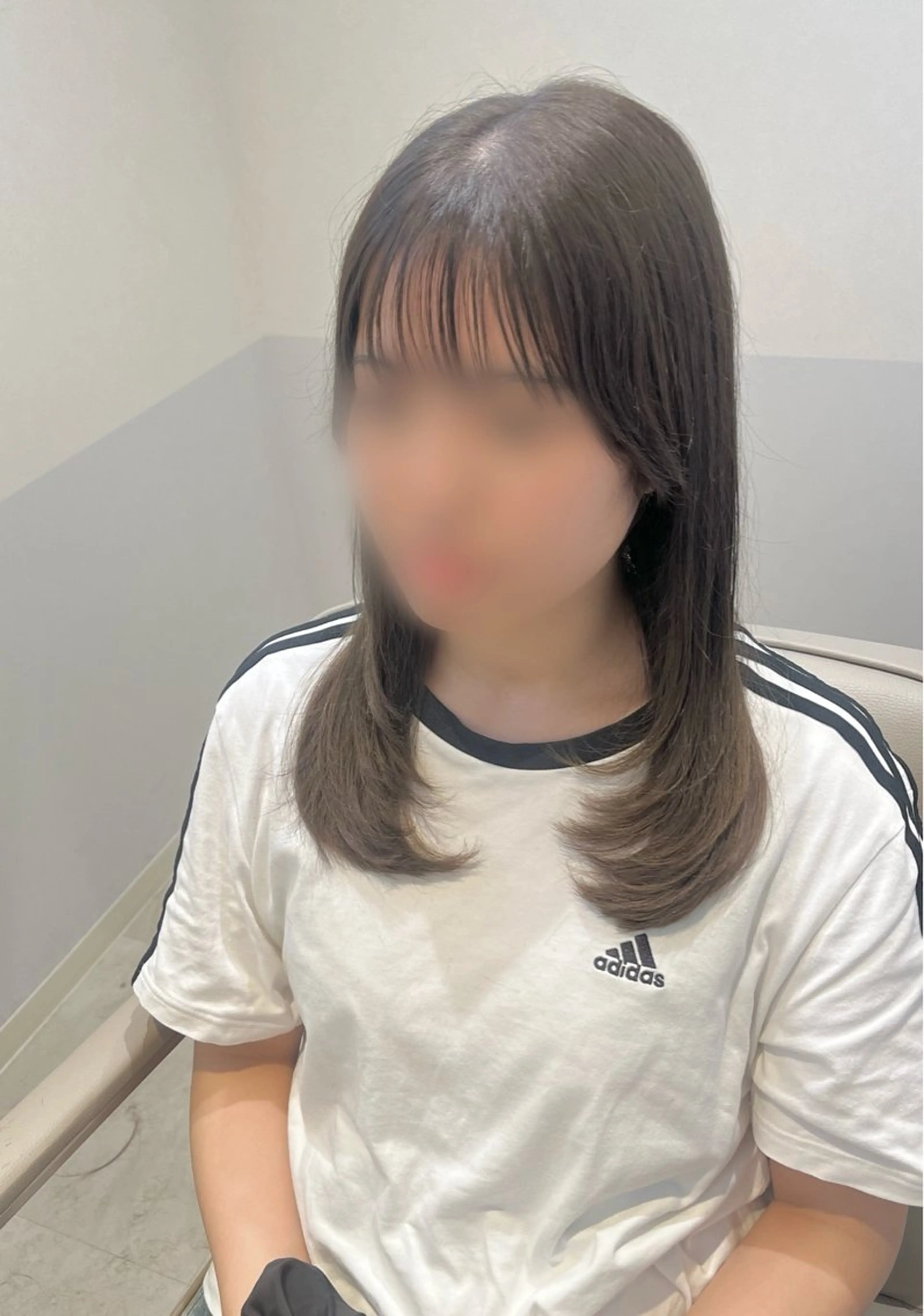 セミロング カラー グレージュ オリーブグレージュ オリーブグレー 顔まわりレイヤー レイヤーカット Eleanor枚方店 /梅木雄治のヘアスタイル