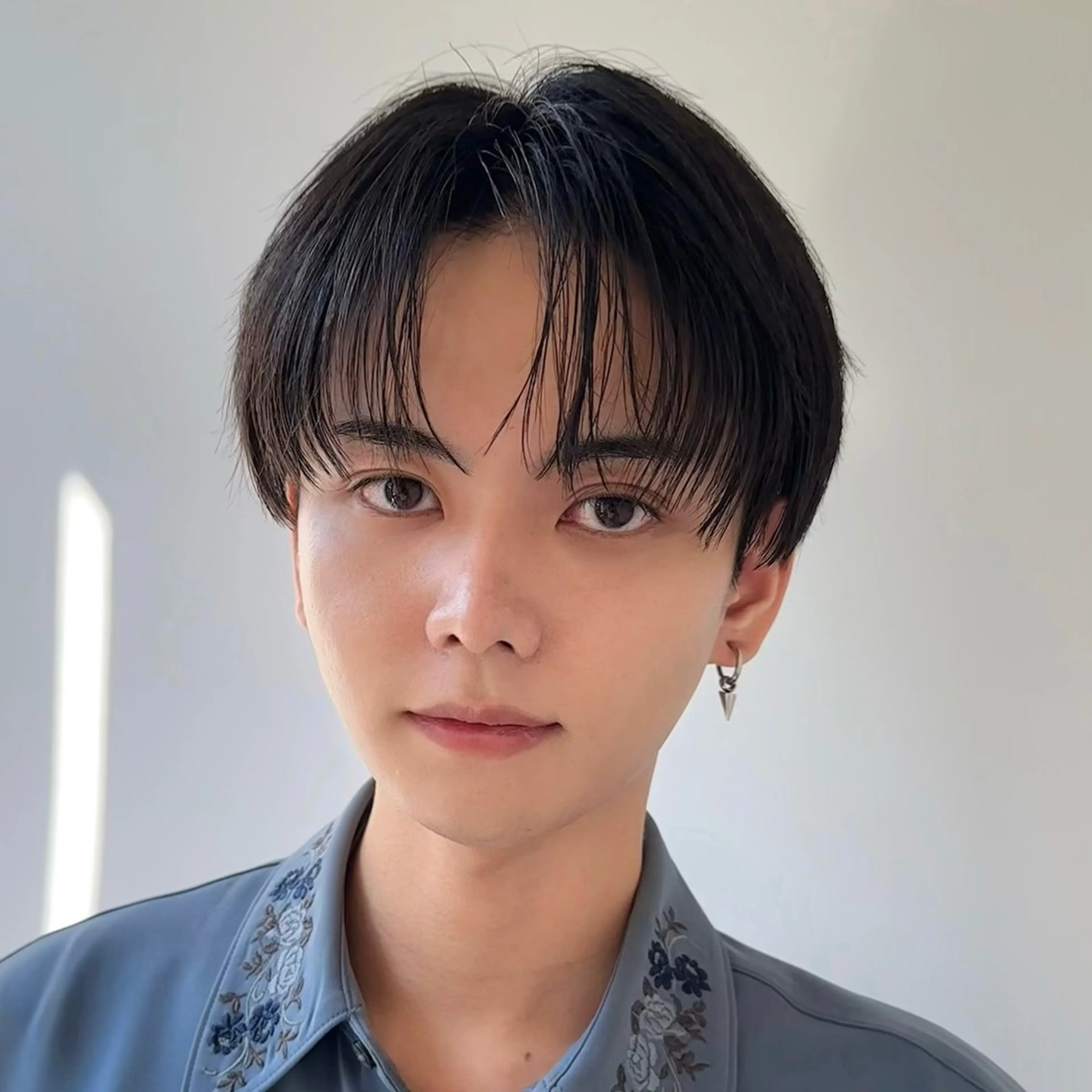 ショート メンズ センターパート メンズ韓国風 マッシュ メンズパーマ シースルーマッシュ カット トリートメント ニュアンスパーマ/ フェザーパーマ/平木のヘアスタイル