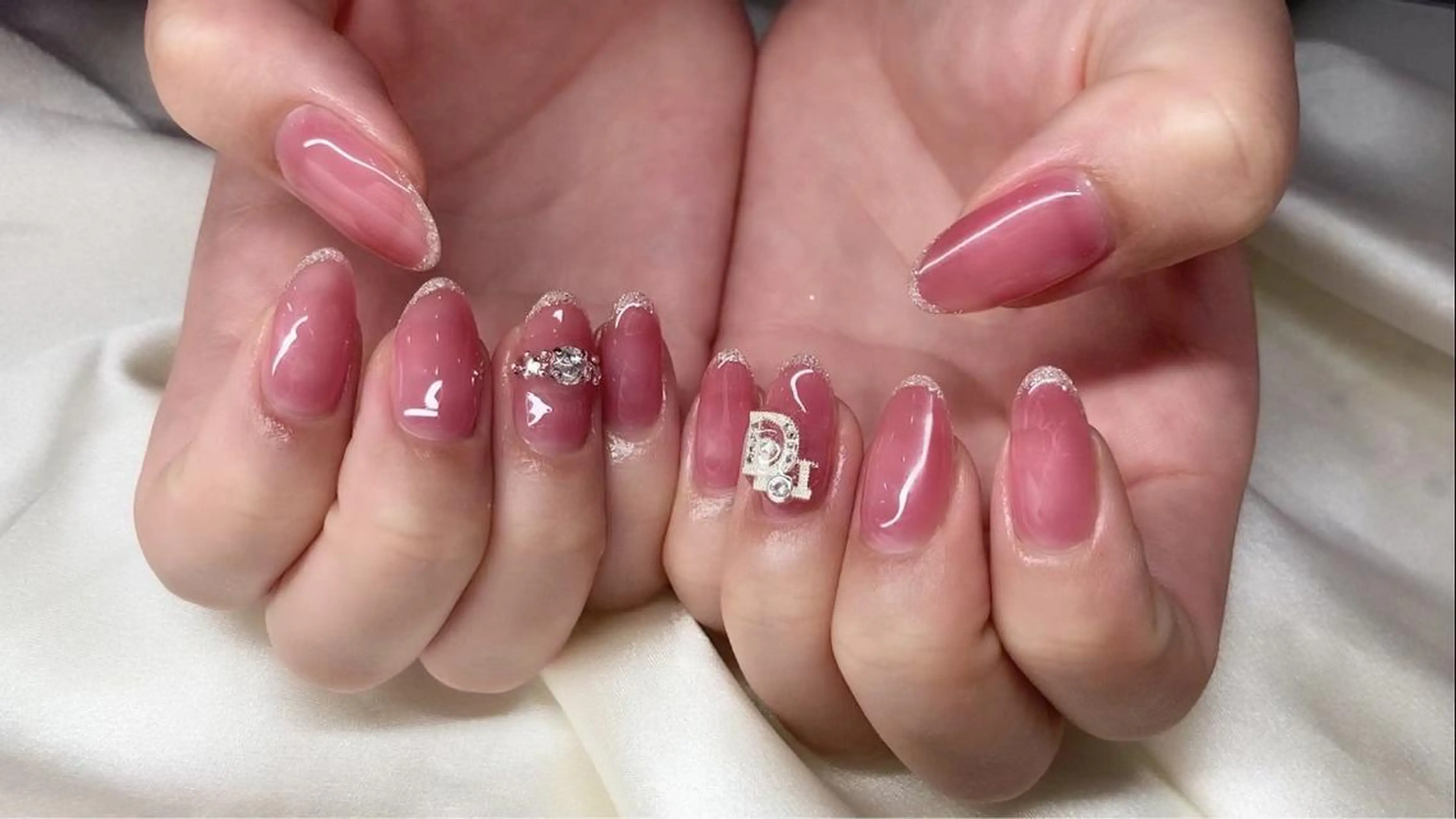 ネイル マツエク・マツパ アイブロウ 韓国風マツエク パリジェンヌラッシュリフト まつげパーマ ワンホンマツエク 長さ出し ハンドネイル Nail&eye Belire 新宿のネイルデザイン