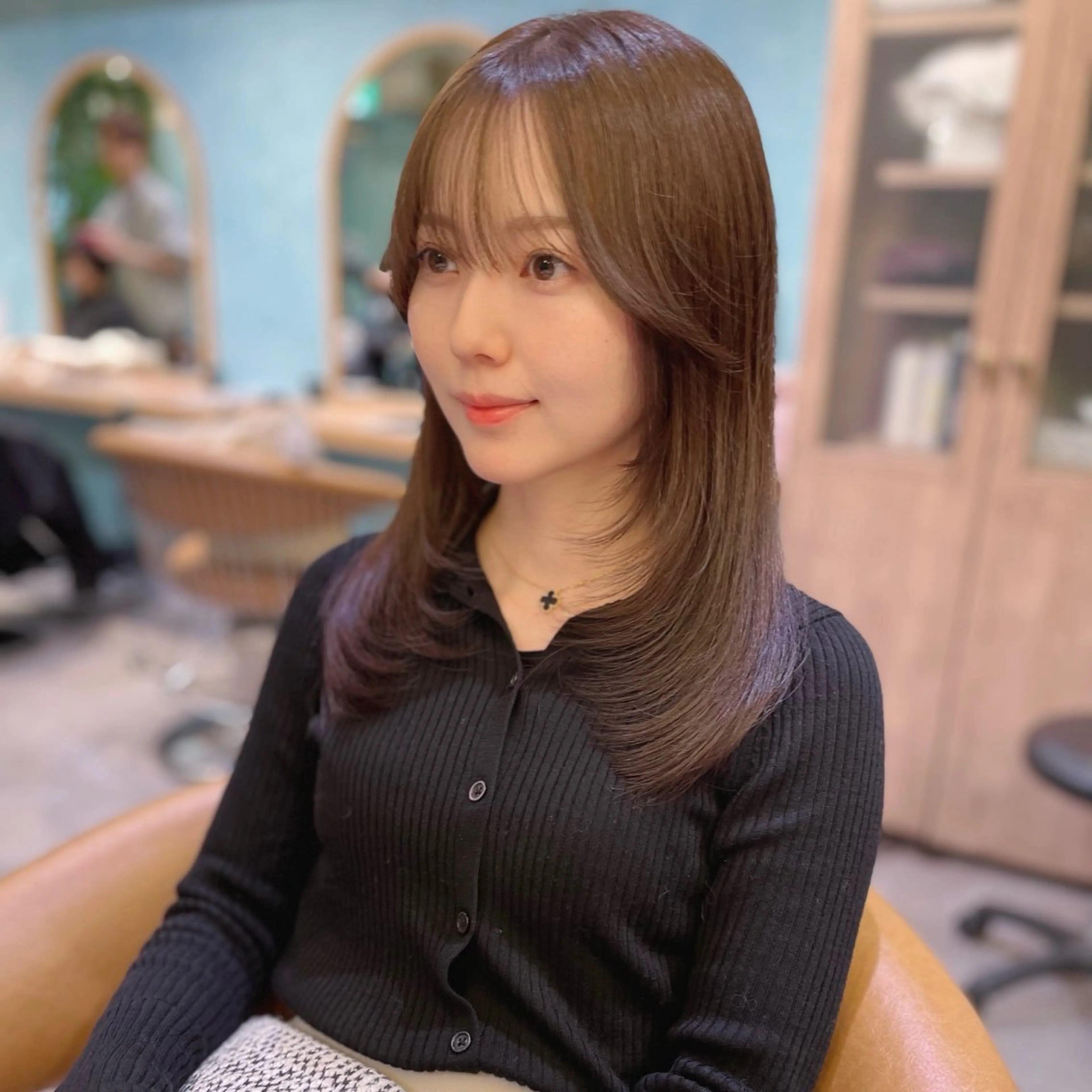 セミロング カット ヘアカラー トリートメント 山本翔一郎 韓国顔周りレイヤーのヘアスタイル