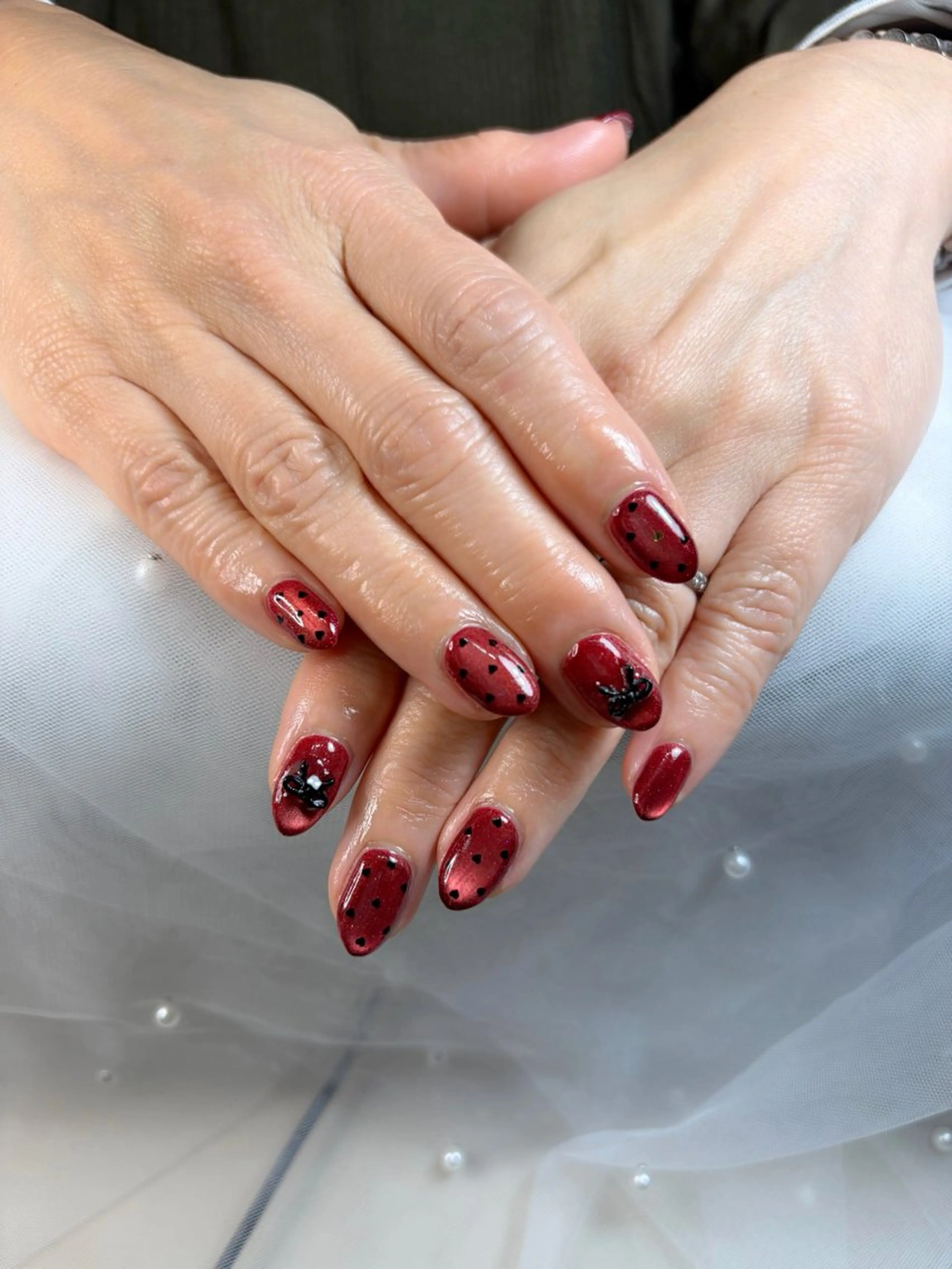 ネイル ドット マグネットネイル 赤色 リボン バレンタイン ハンドネイル iro+ nailのネイルデザイン