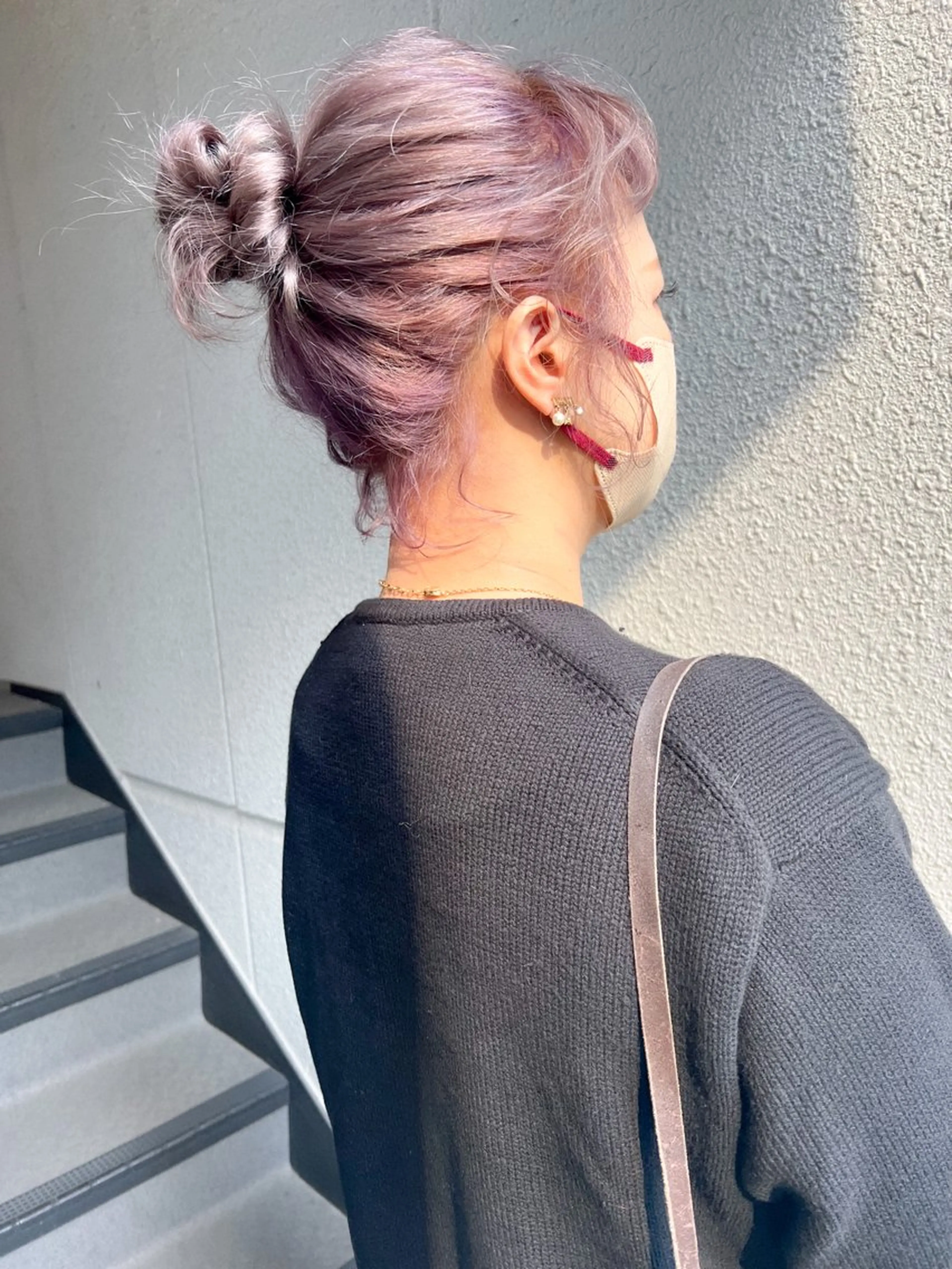 ミディアム カラー ヘアアレンジ ブリーチ ピンクカラー ヘアカラー カラーパティシエ facce🌼ikoのヘアスタイル