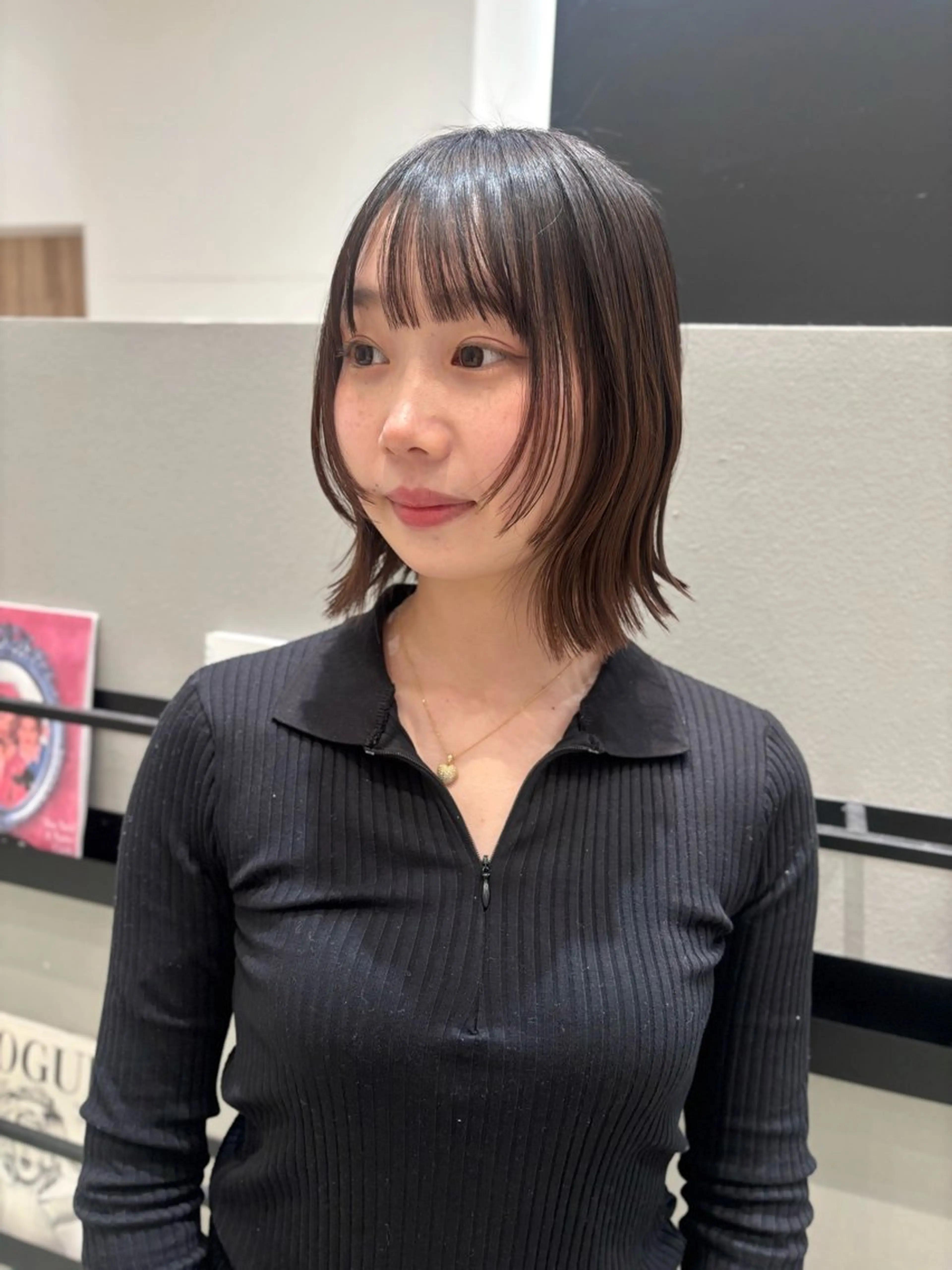 ミディアム カラー 顔まわりレイヤー 顔周りカット レイヤーカット 小顔カット カット ヘアカラー 透明感カラー/ レイヤーkotonoのヘアスタイル