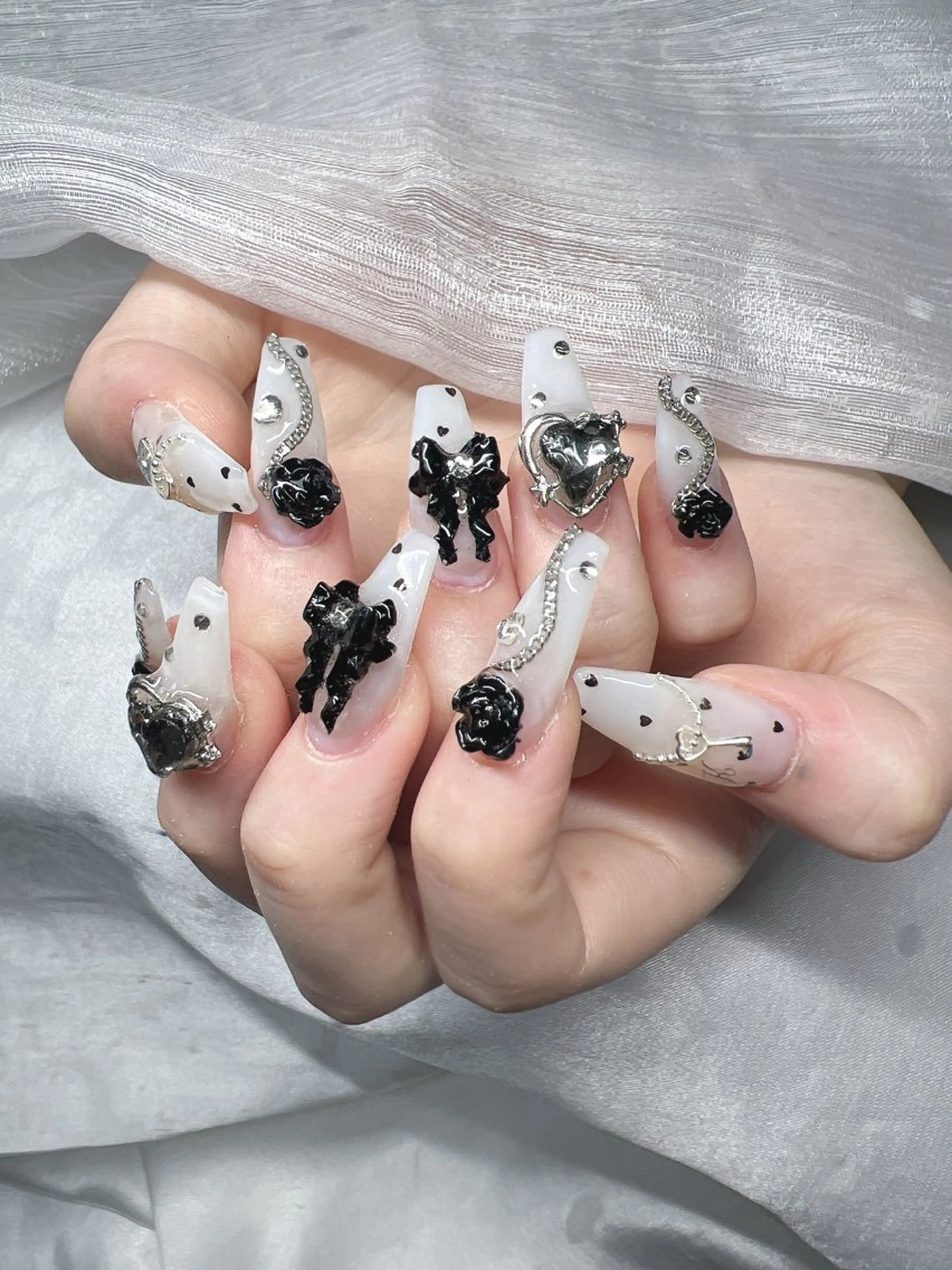 ネイル 長さ出し グラデーション 卒業式 キラキラネイル マグネットネイル ハンドネイル Lee Nailsのネイルデザイン