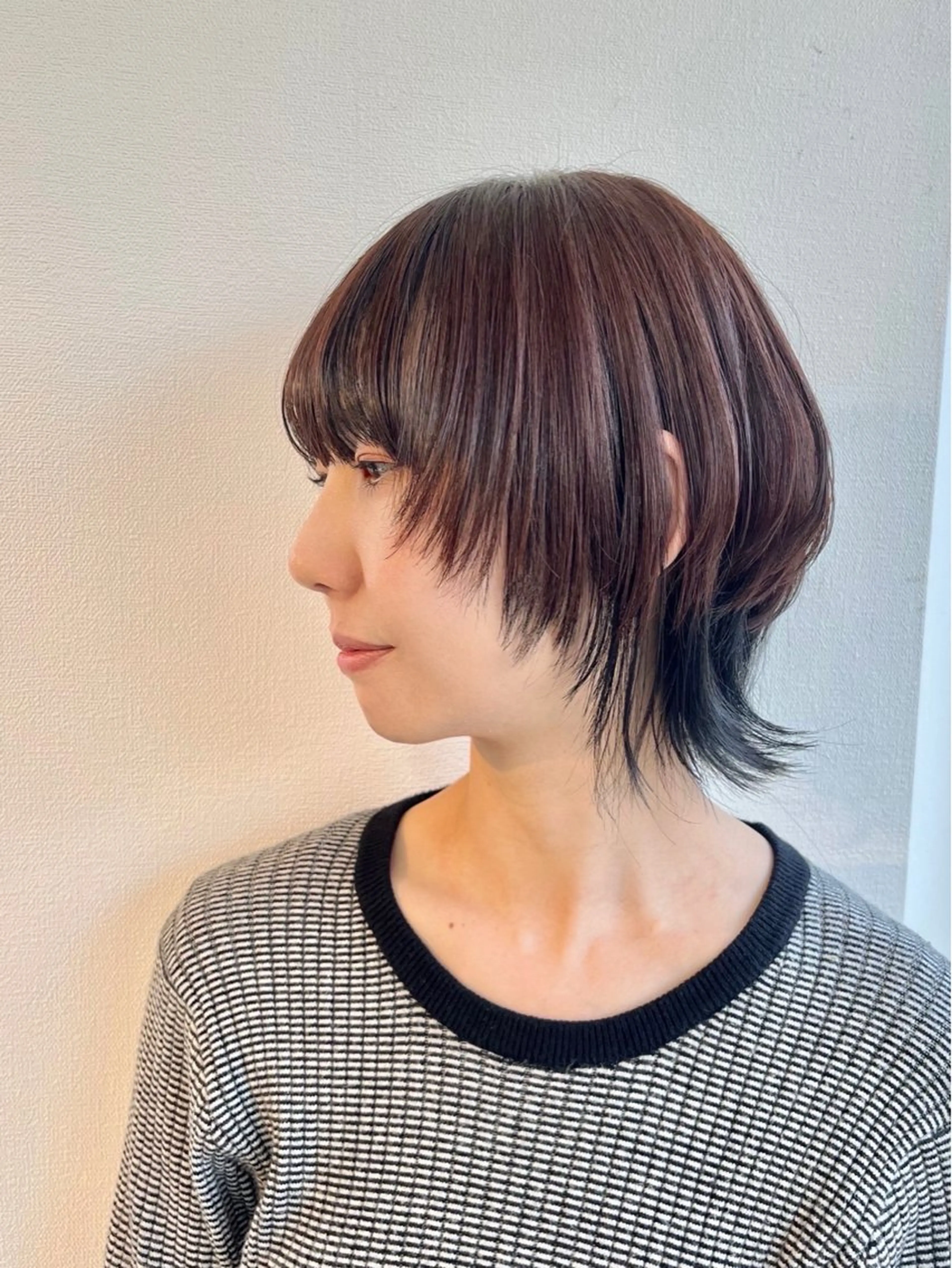 ミディアム カラー インナーカラー レイヤーカット ウルフカット ウルフレイヤー カット ヘアカラー 派手髪デザインカラー ヒロカのヘアスタイル