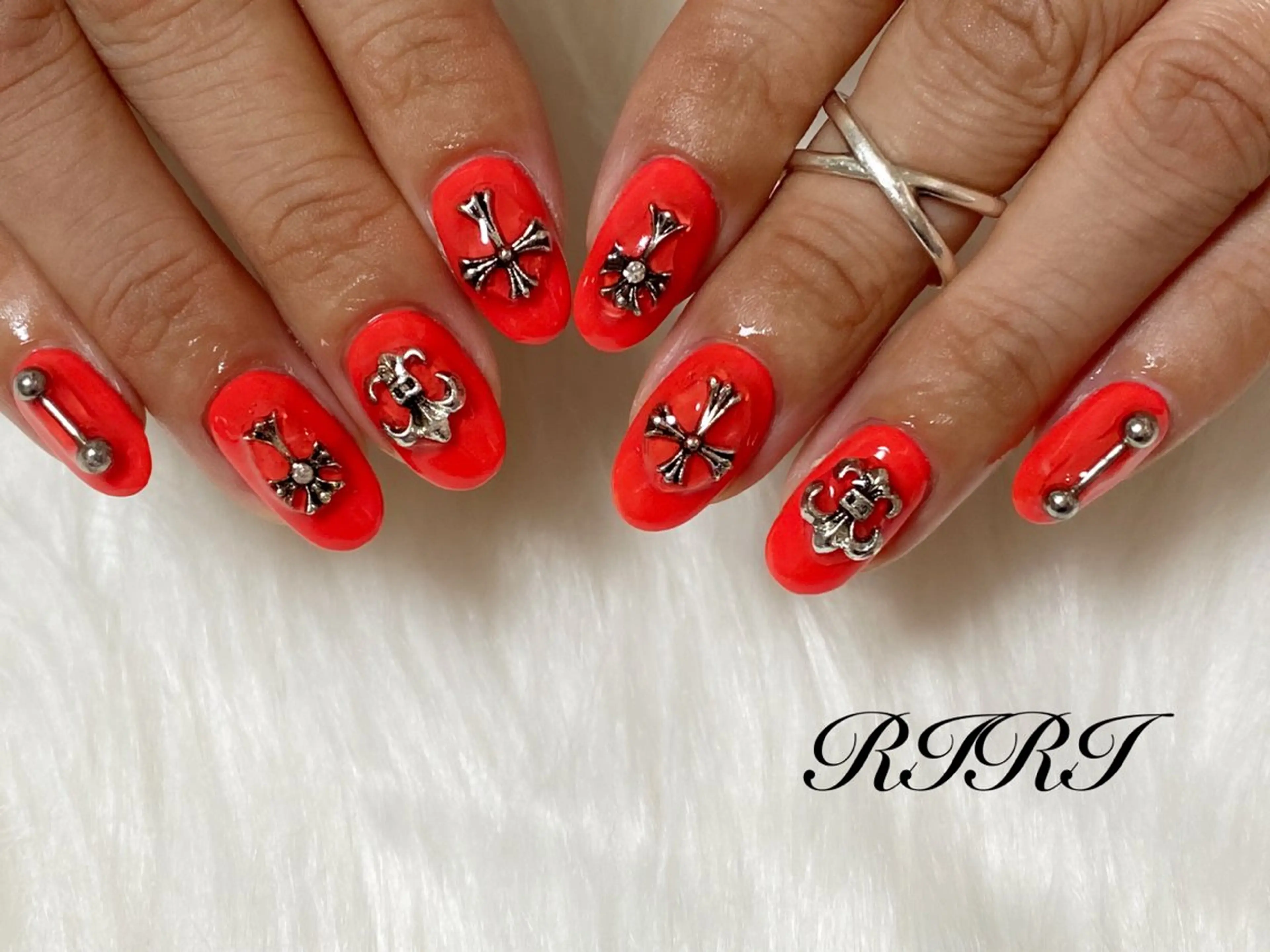 ネイル ジェルネイル キラキラネイル 韓国ネイル オレンジ ショートネイル ハンドネイル riri オーナーのネイルデザイン