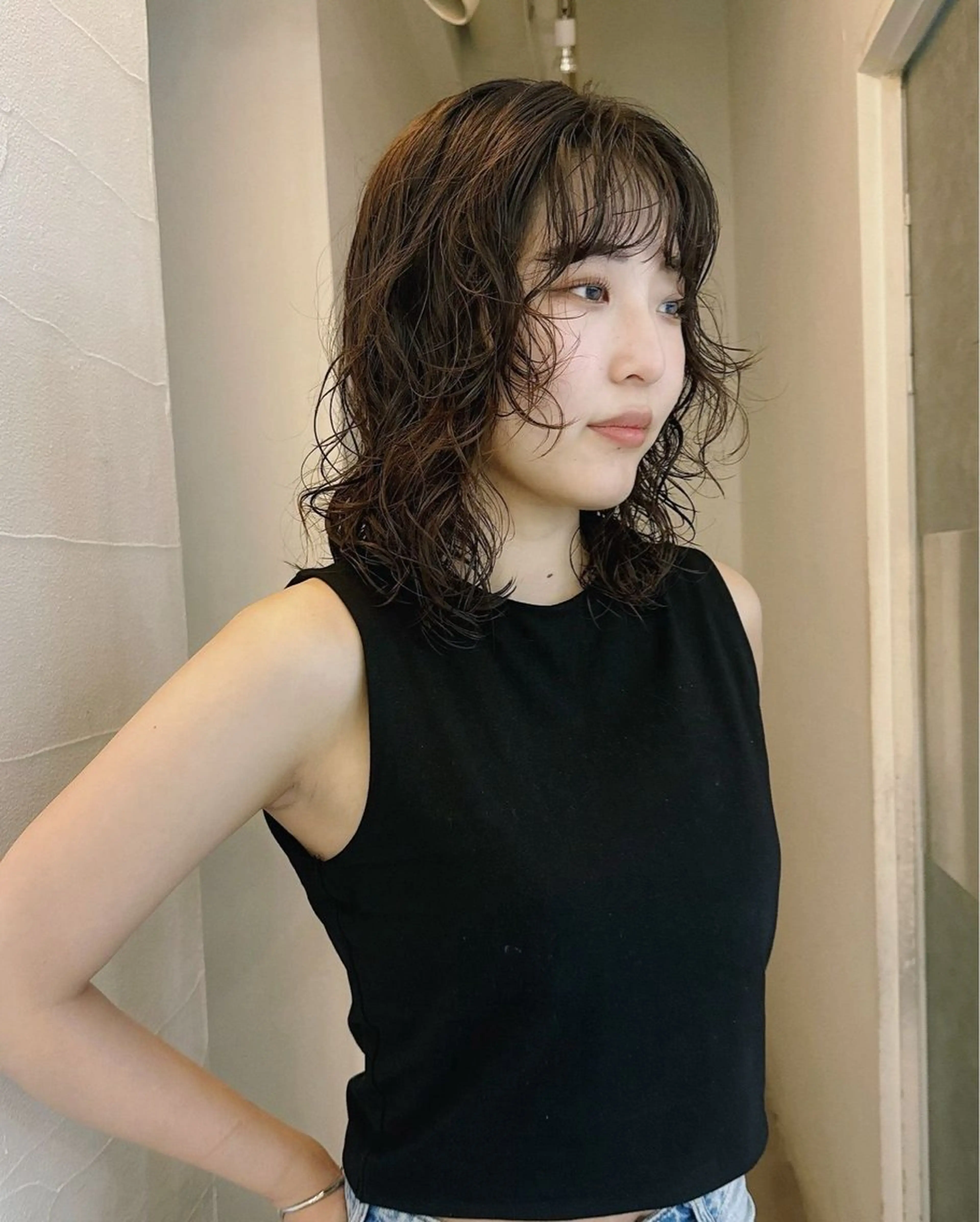 ミディアム パーマ 菊川 愛莉のヘアスタイル