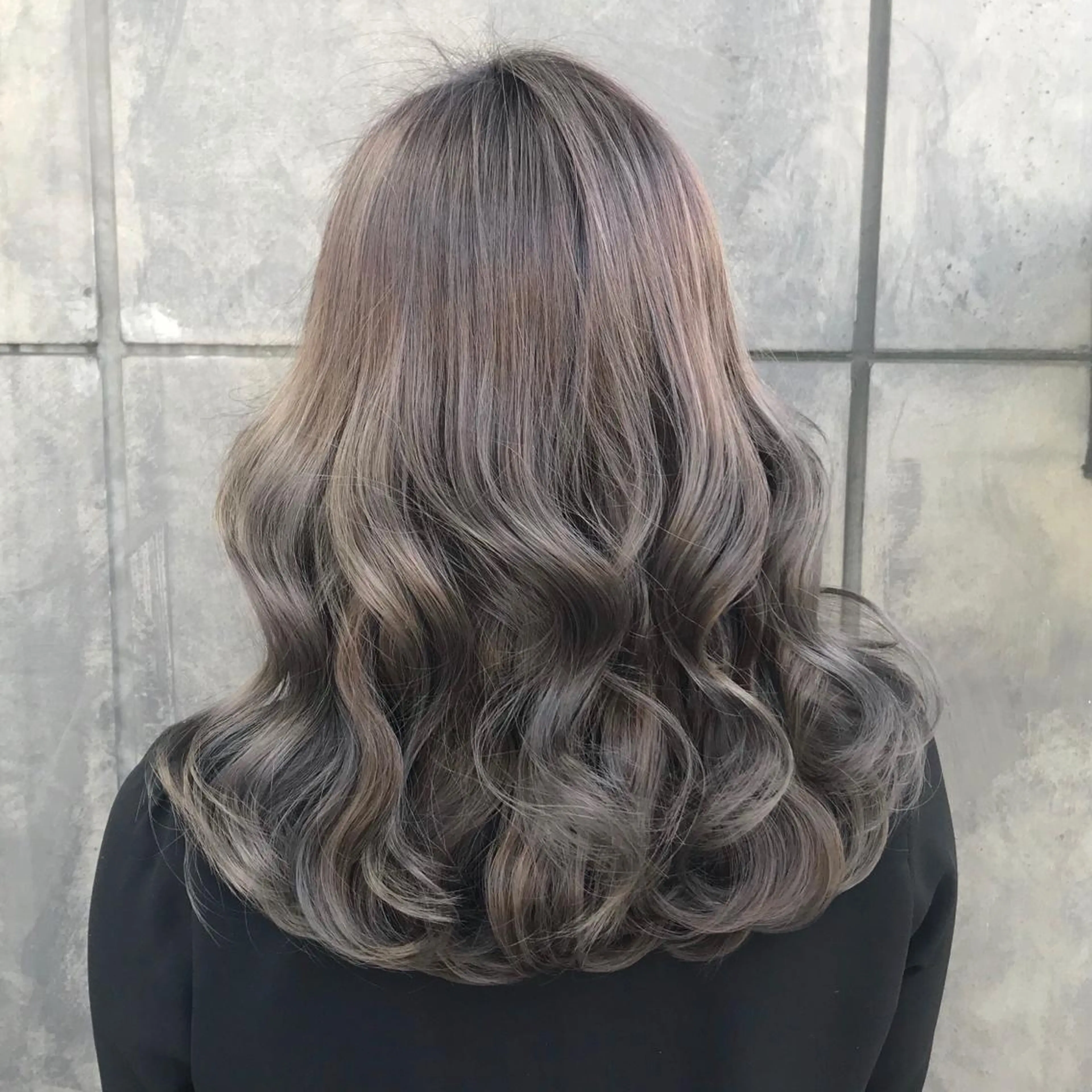 セミロング カラー アッシュ ブリーチ ハイライトカラー ハイライト タンバルモリ サロウィン所属・K-POP好き美容師 🇰🇷Kai.Yのヘアスタイル