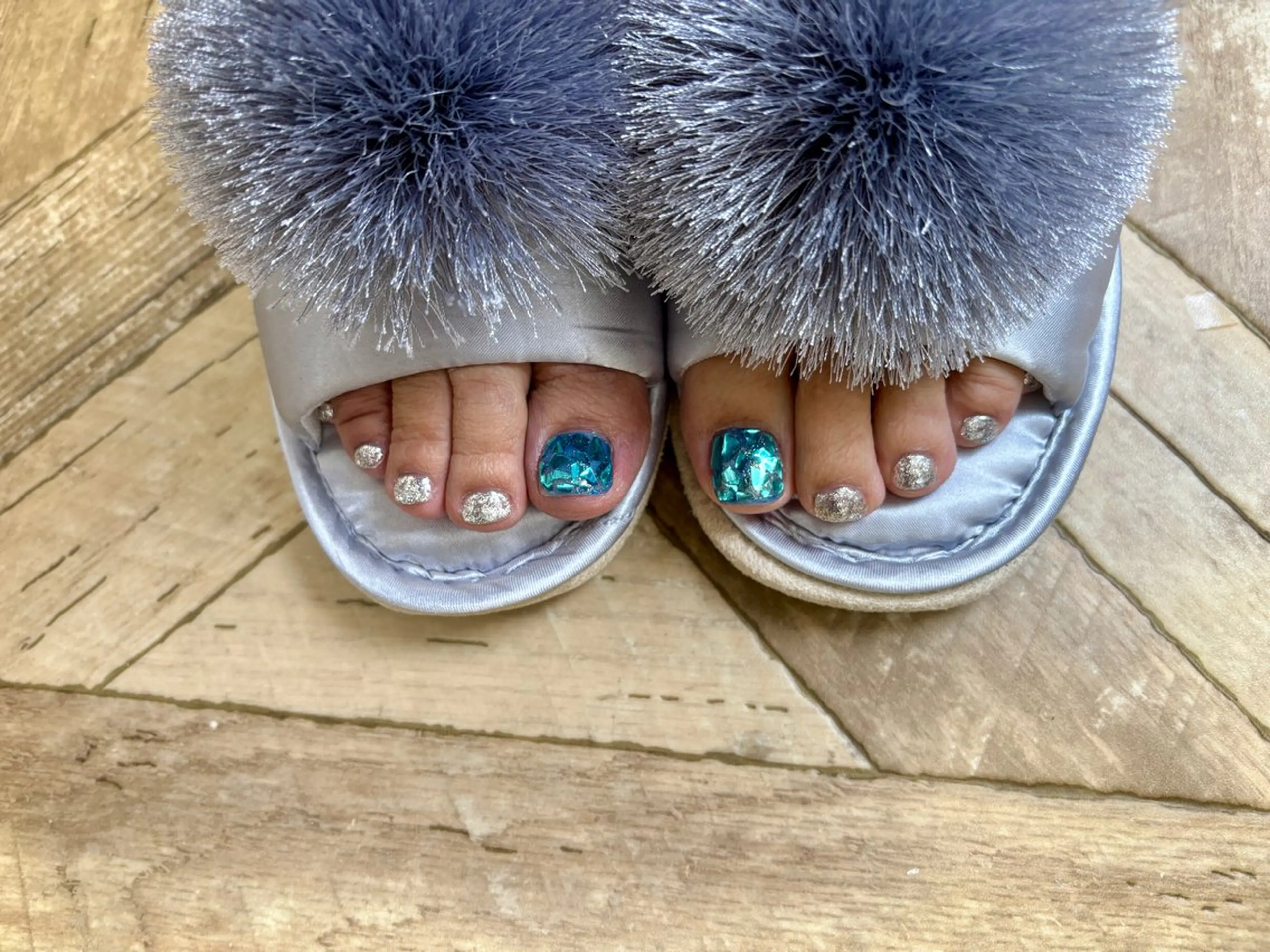 ネイル ブルー フットネイル ホログラムネイル キラキラネイル フットネイル ジェシー ネイルのネイルデザイン