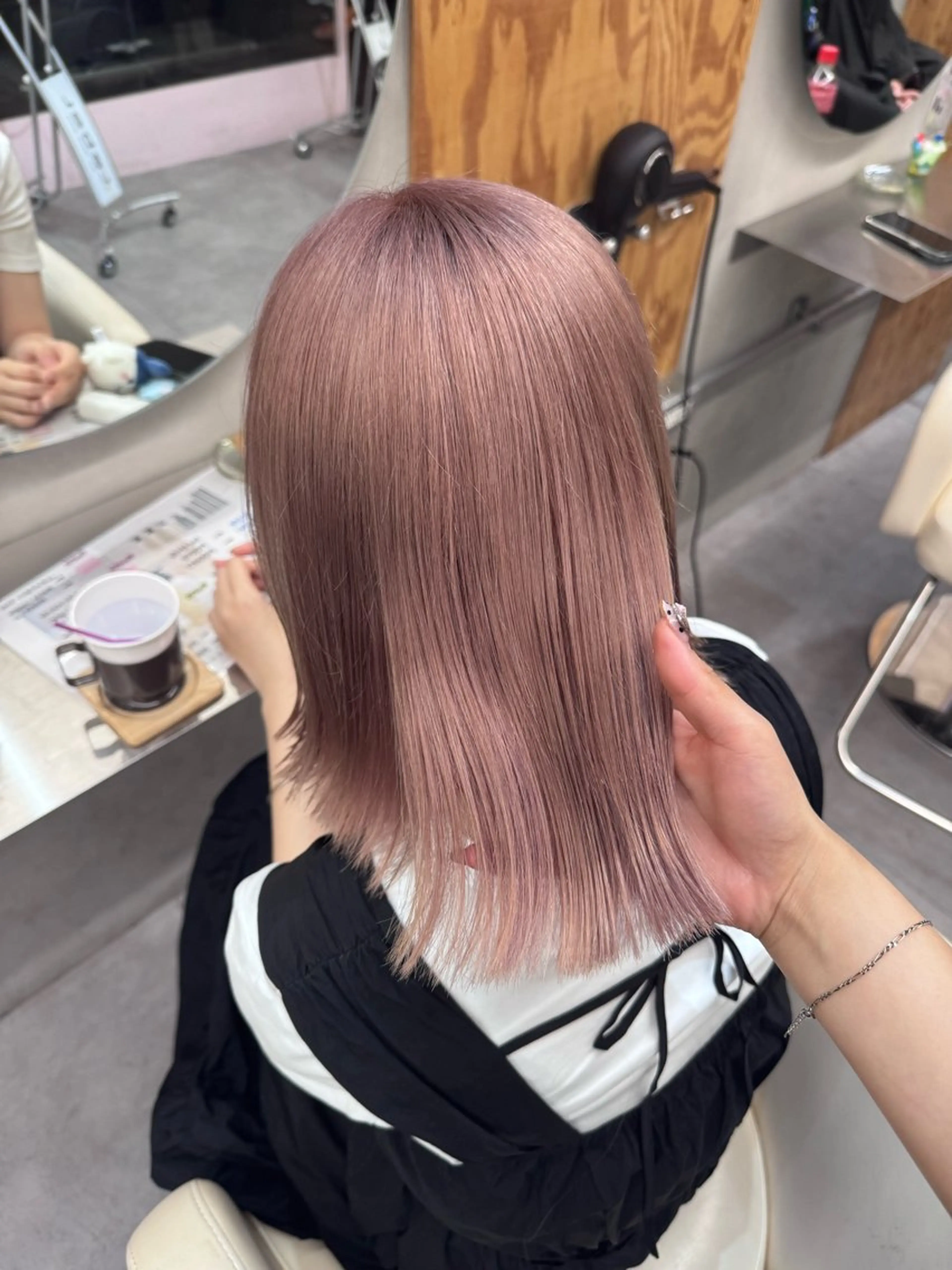 ミディアム カラー ベージュカラー ブリーチ ダブルカラー ハイトーンカラー ラベンダーカラー ヘアカラー ハイトーン縮毛/縮毛 なーな🎀🤍のヘアスタイル