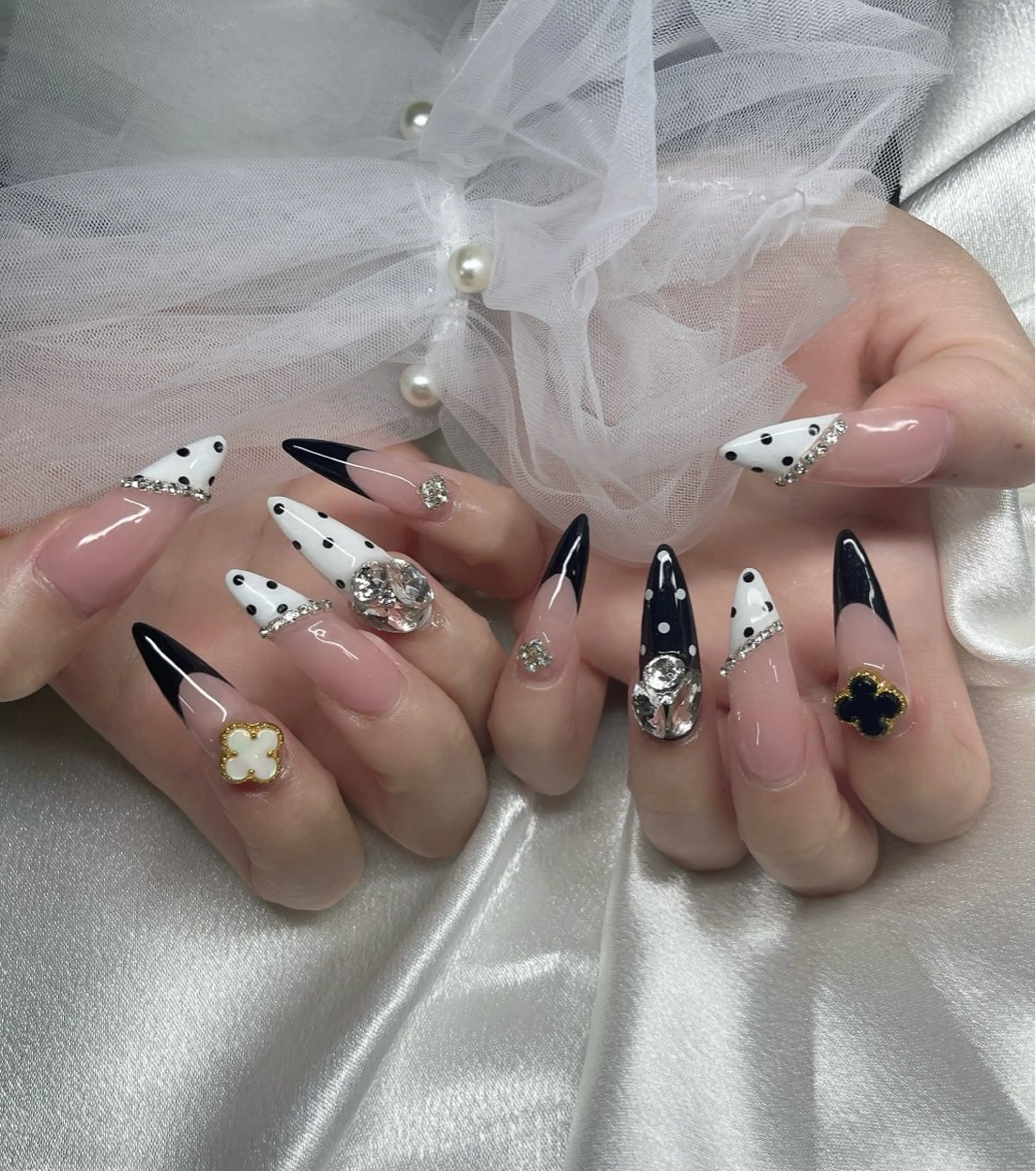 ネイル ハンドネイル YOLO NAILのネイルデザイン