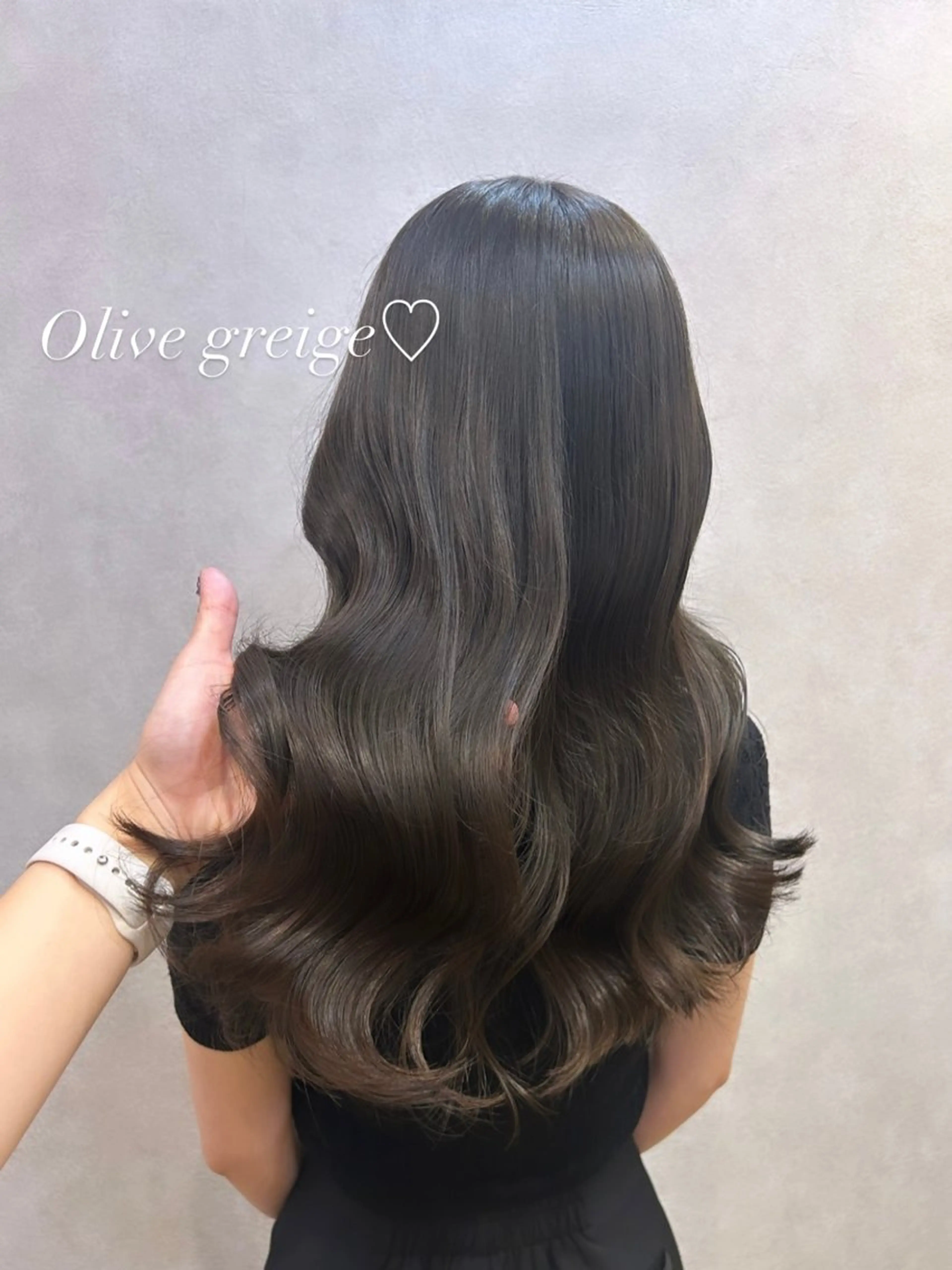 セミロング カラー ヘアアレンジ アッシュ 透明感カラー グレージュ オリーブグレージュ オリーブグレー 🩷韓国ヘア/ヨシン モリ🩷Maikaのヘアスタイル