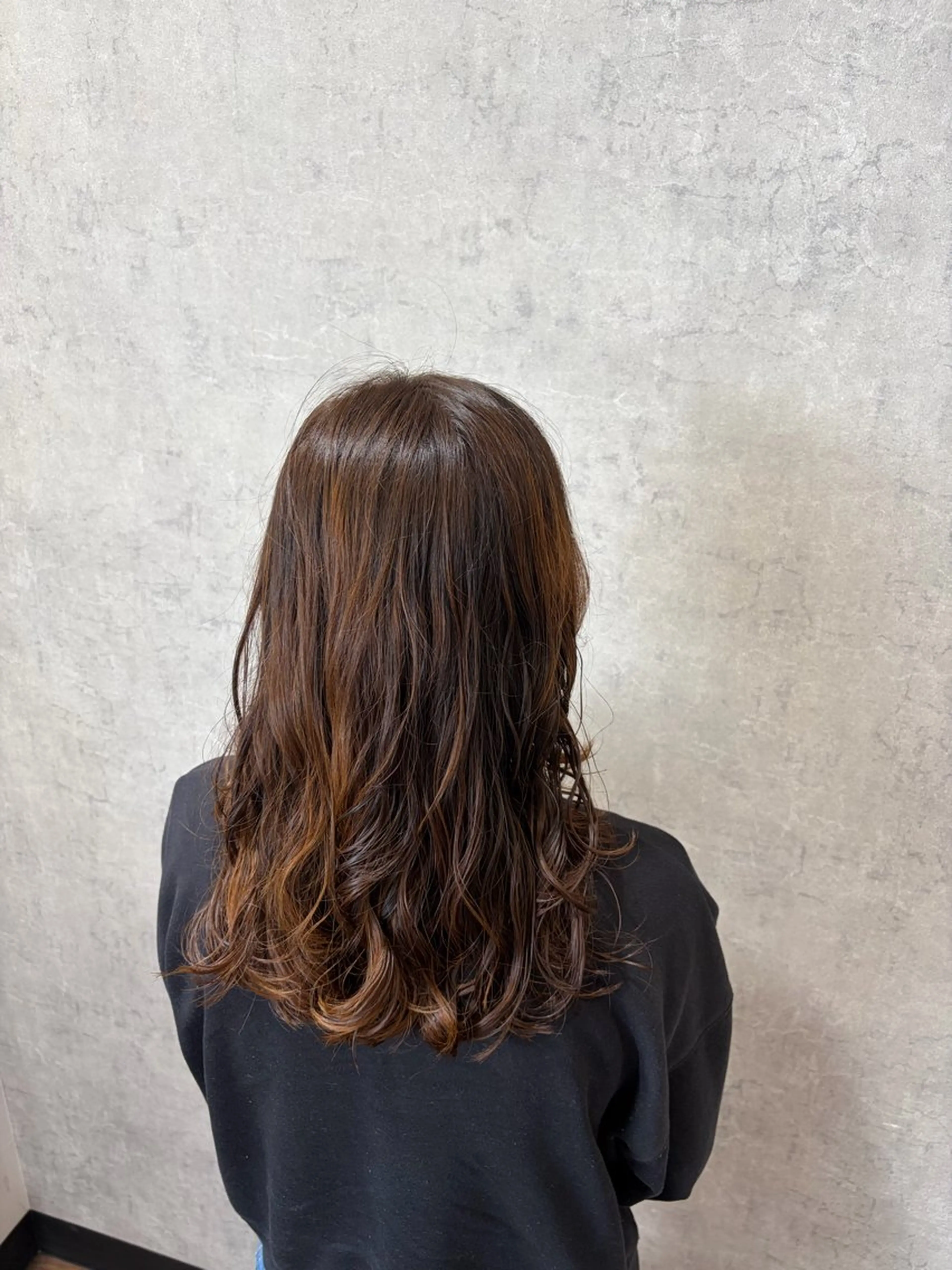 セミロング カット パーマ 下山 萌華のヘアスタイル