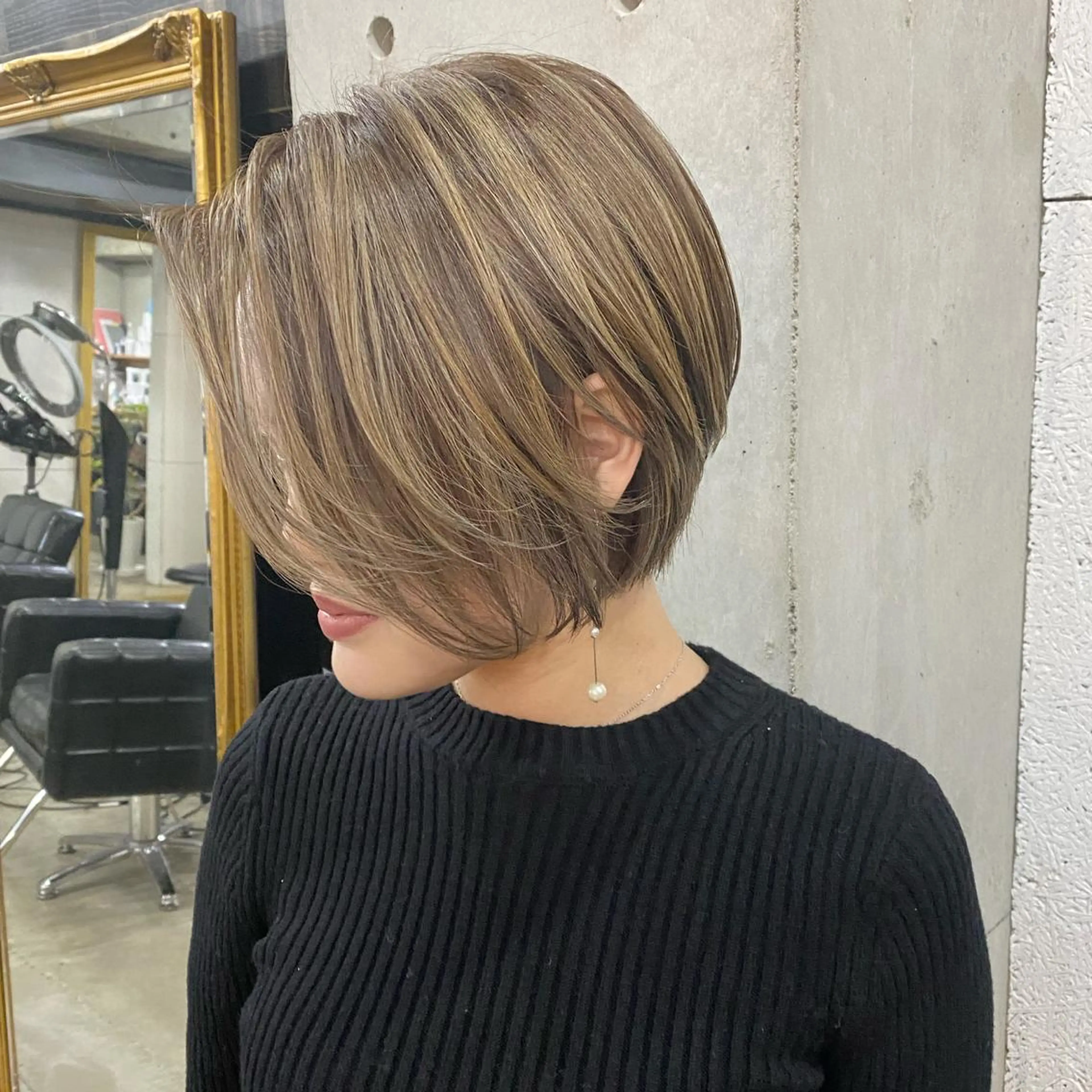 ショート カラー ネイル マツエク・マツパ ハイライトカラー ハイライト ショートヘア ショートネイル 中山 天地のヘアスタイル