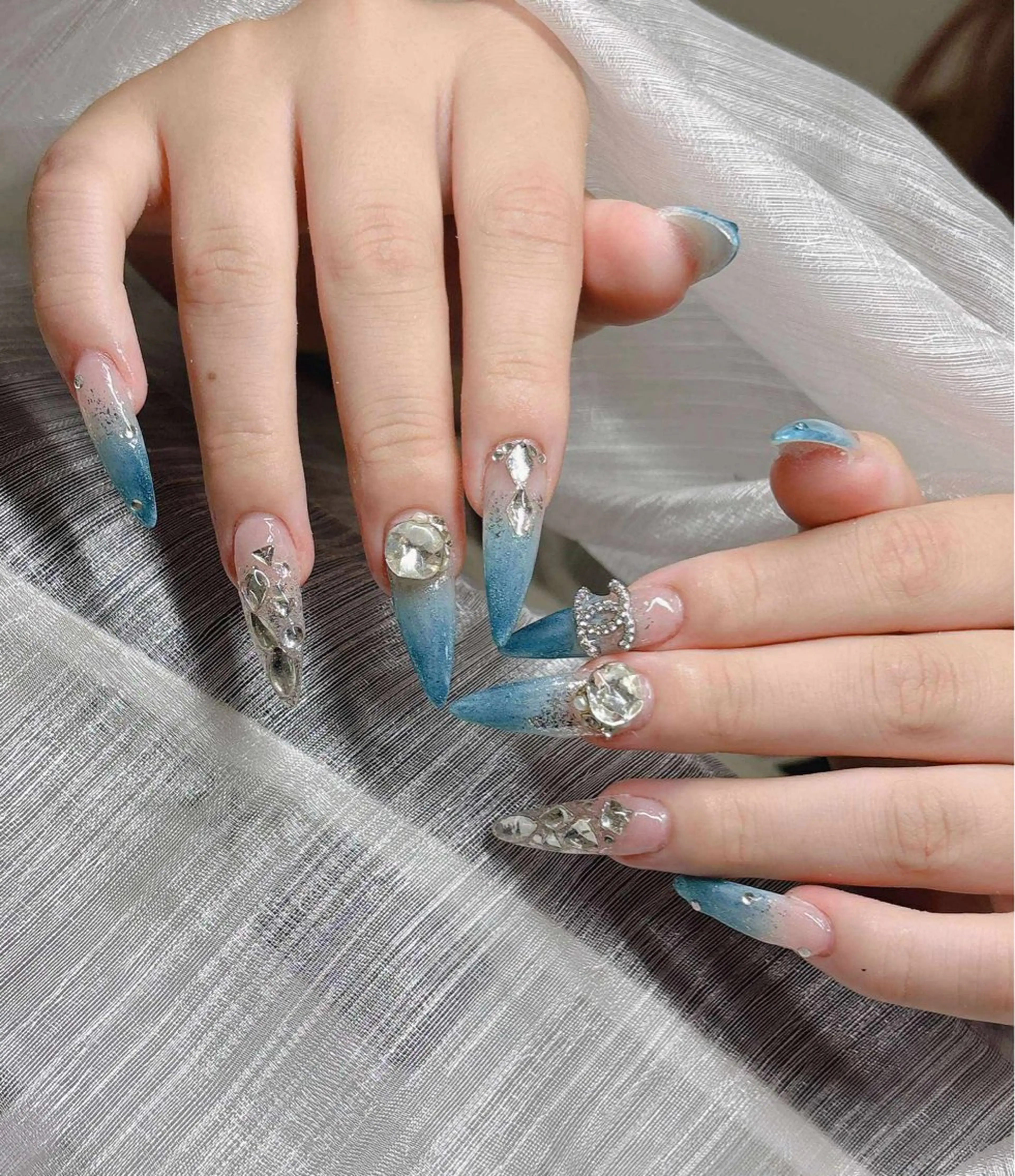 ネイル 長さ出し グラデーション 卒業式 キラキラネイル マグネットネイル ハンドネイル Lee Nailsのネイルデザイン