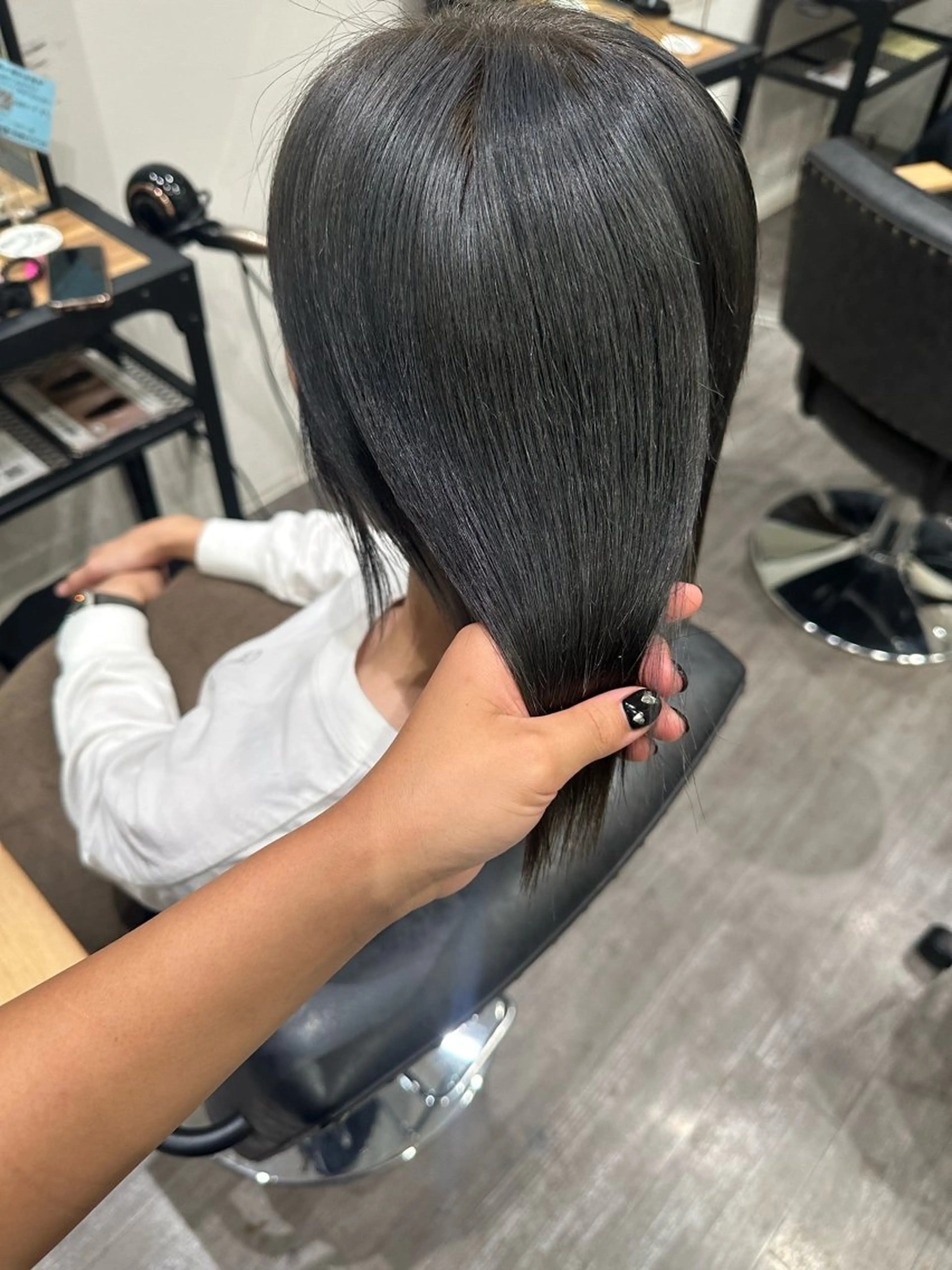 ミディアム カラー ダークグレー 艶髪レイヤー上田 紗也🇰🇷💗のヘアスタイル