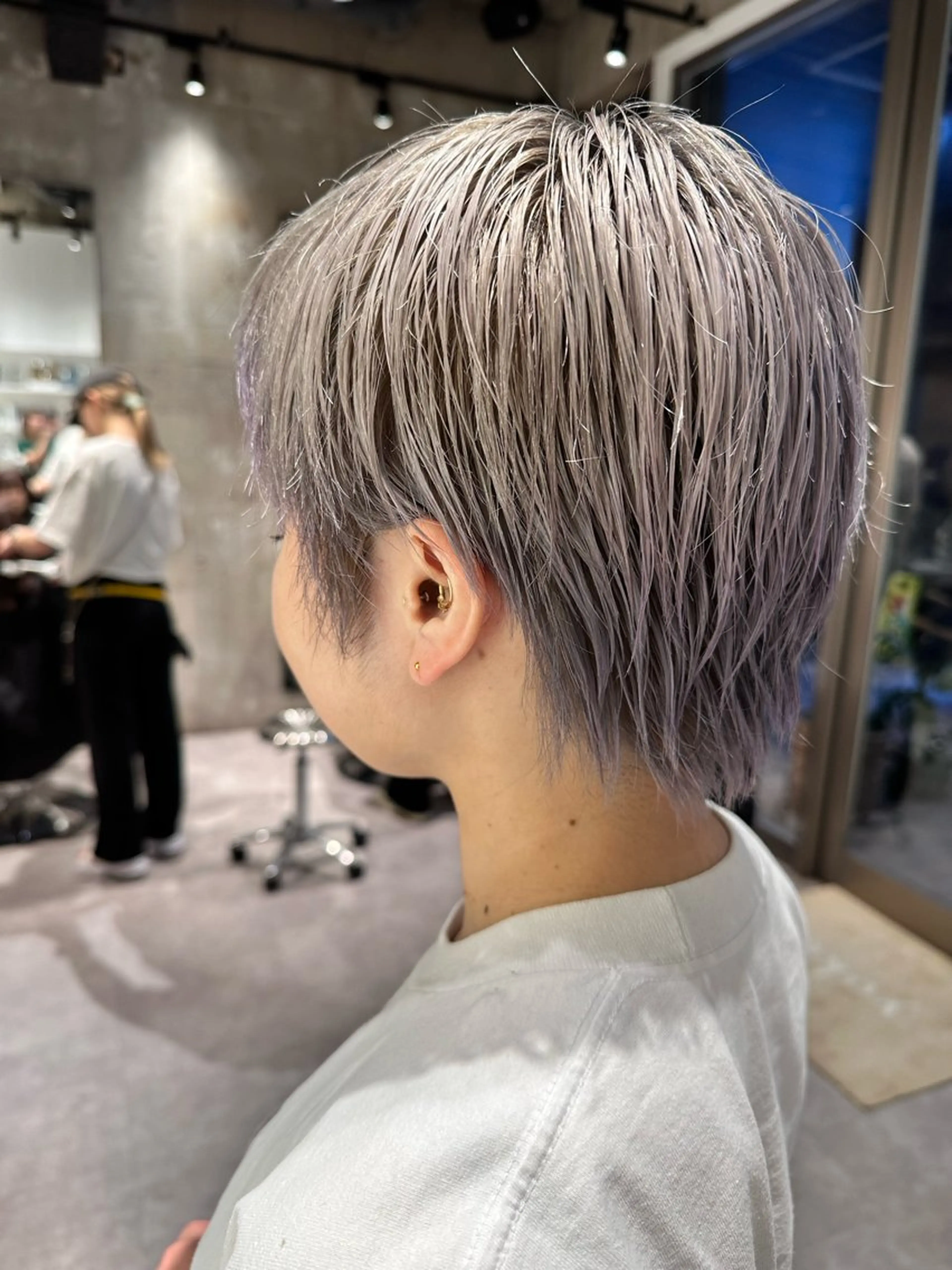 カラー ブリーチ シルバー AIKA🤍 カットモデル募集🫧のヘアスタイル