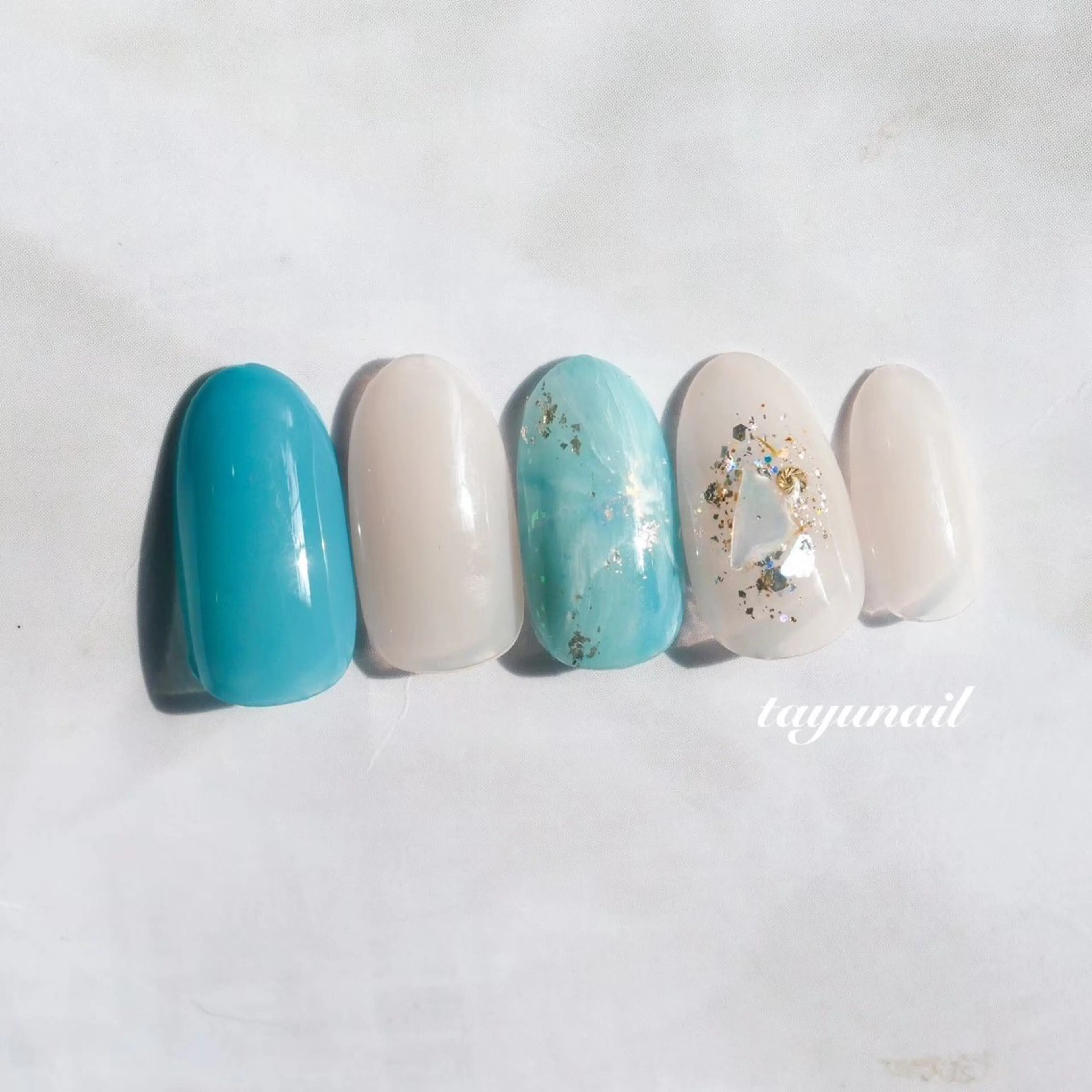 ネイル アートネイル ブルー ジェルネイル ゴールド ニュアンスネイル ハンドネイル ネイルサロン 【たゆnail】のネイルデザイン