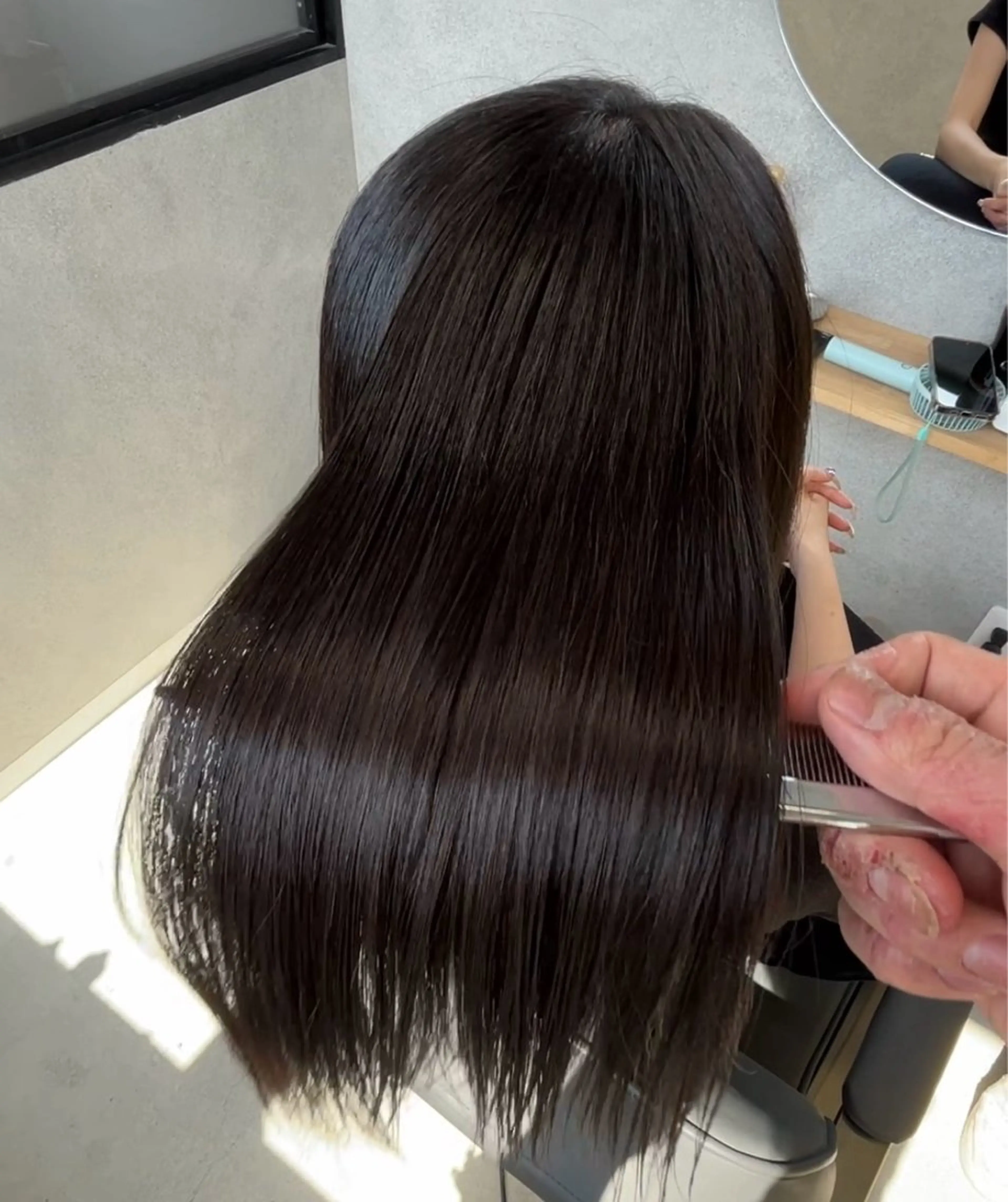 ミディアム 透明感カラー/レイヤ ー/顔まわり/辻部のヘアスタイル