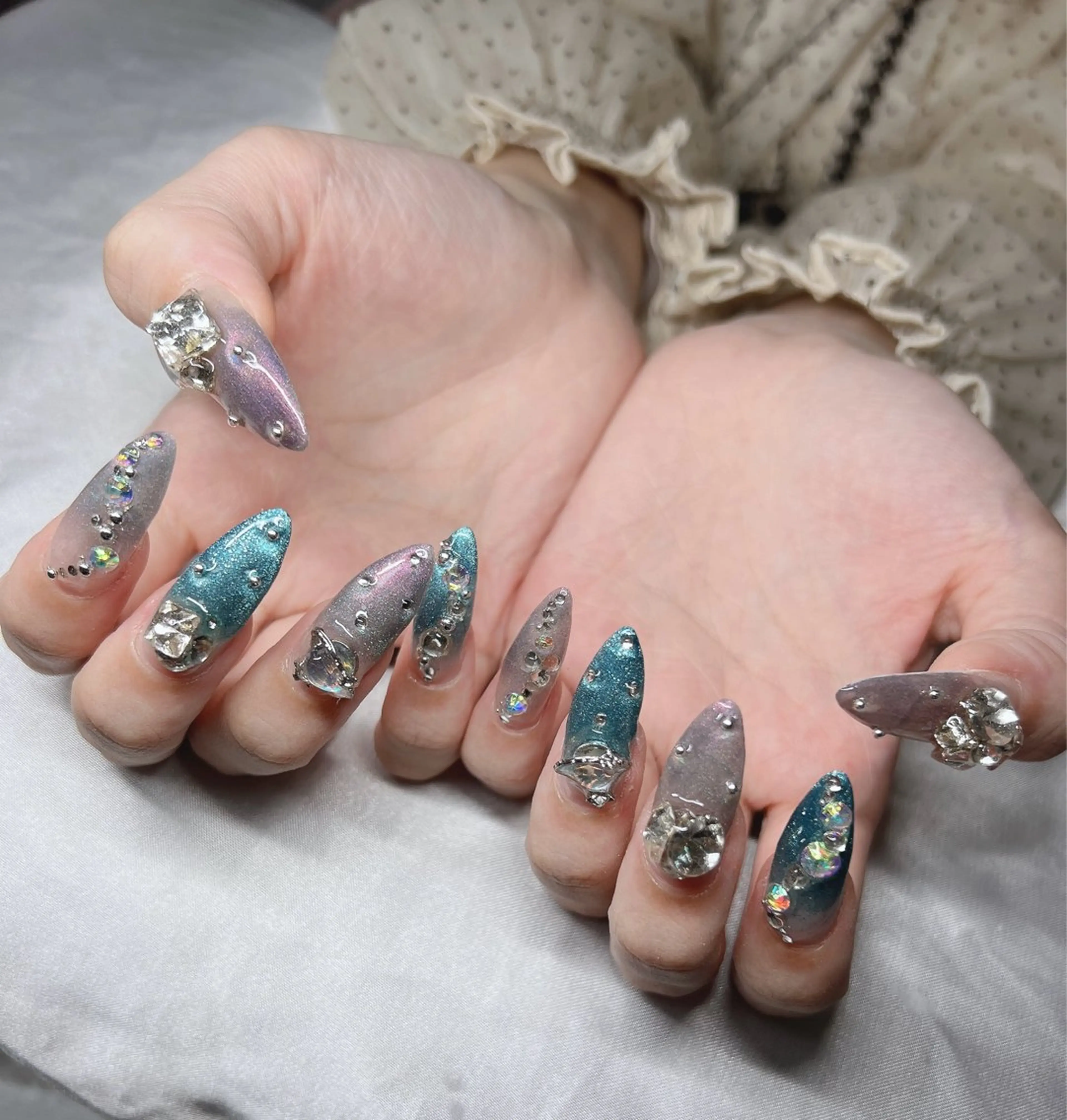 ネイル 長さ出し グラデーション 卒業式 キラキラネイル マグネットネイル ハンドネイル Lee Nailsのネイルデザイン