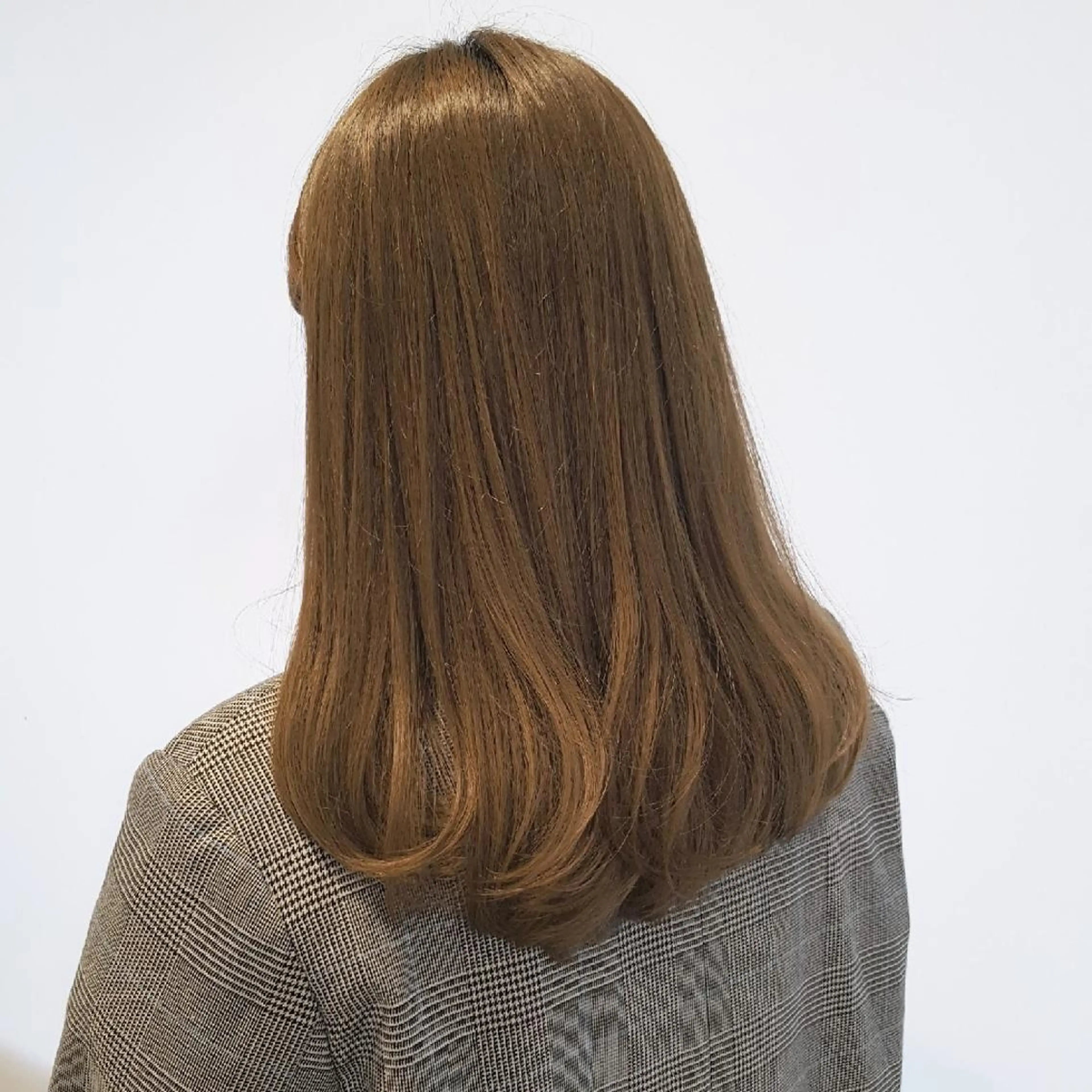 セミロング カラー イルミナカラー ヘアカラー トリートメント 美髪⭐︎髪質改善 井上　康司のヘアスタイル