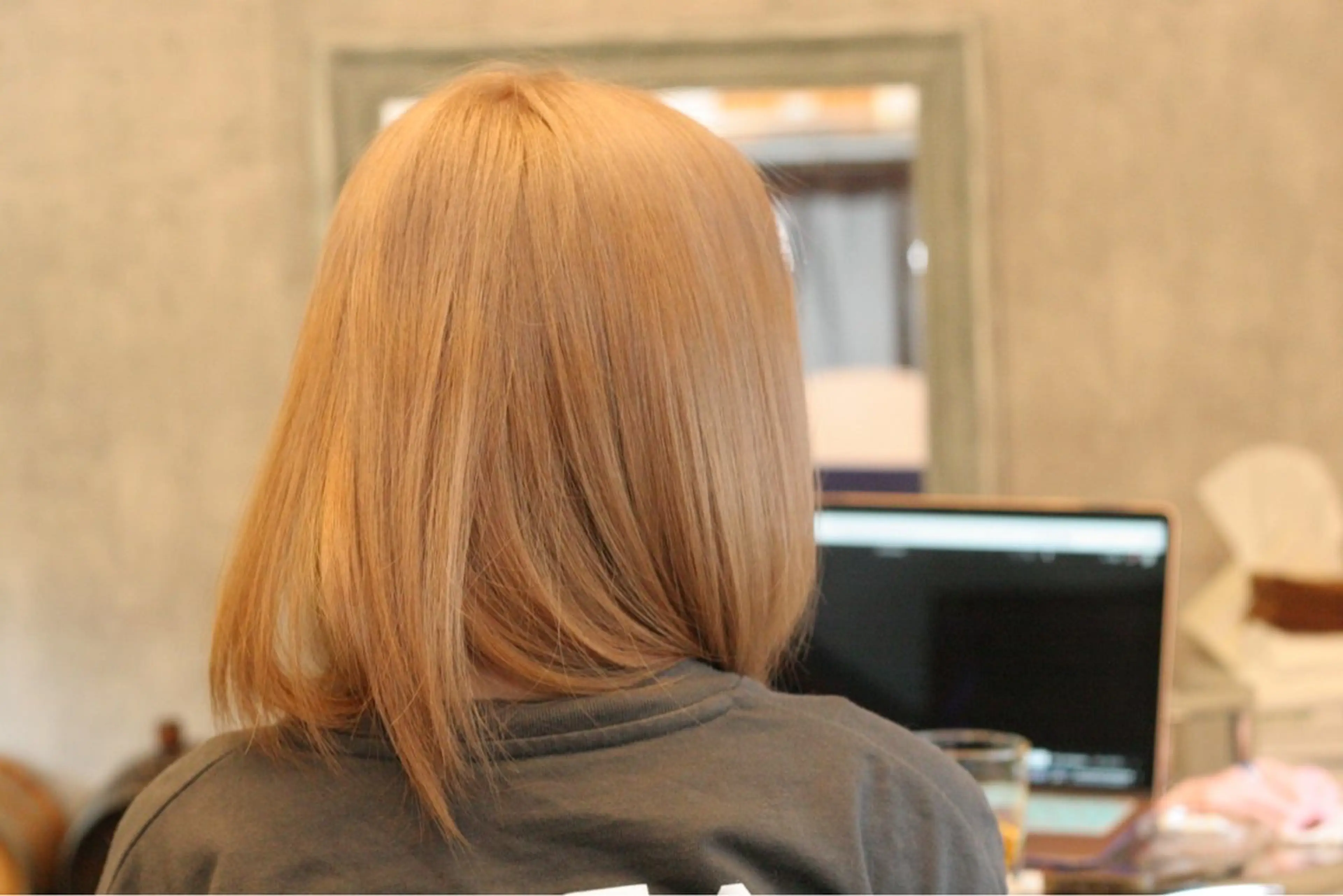 セミロング カラー カット ヘアカラー トリートメント じょん 。のヘアスタイル