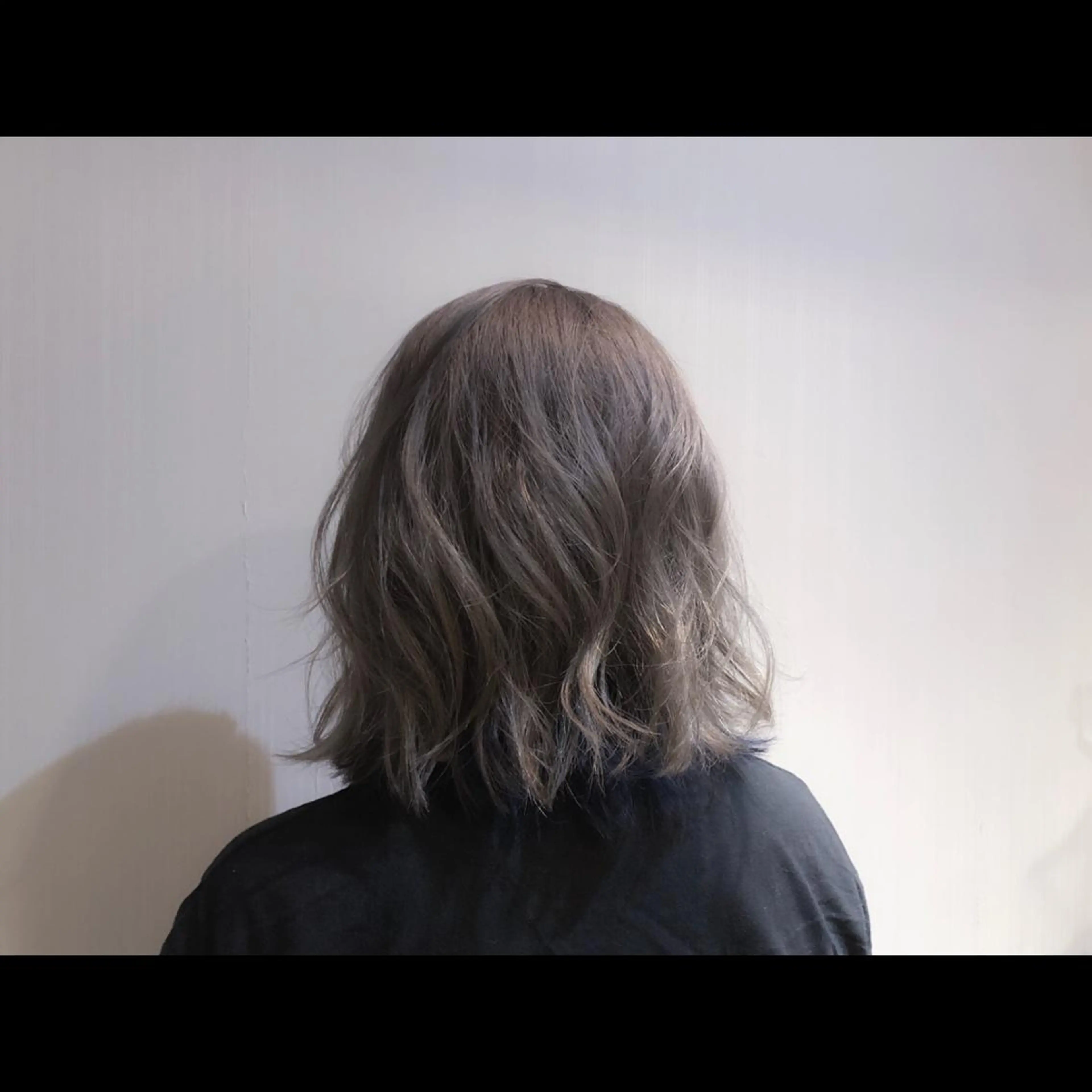 ミディアム カラー アッシュ カット ヘアカラー トリートメント 小森谷 亮太のヘアスタイル