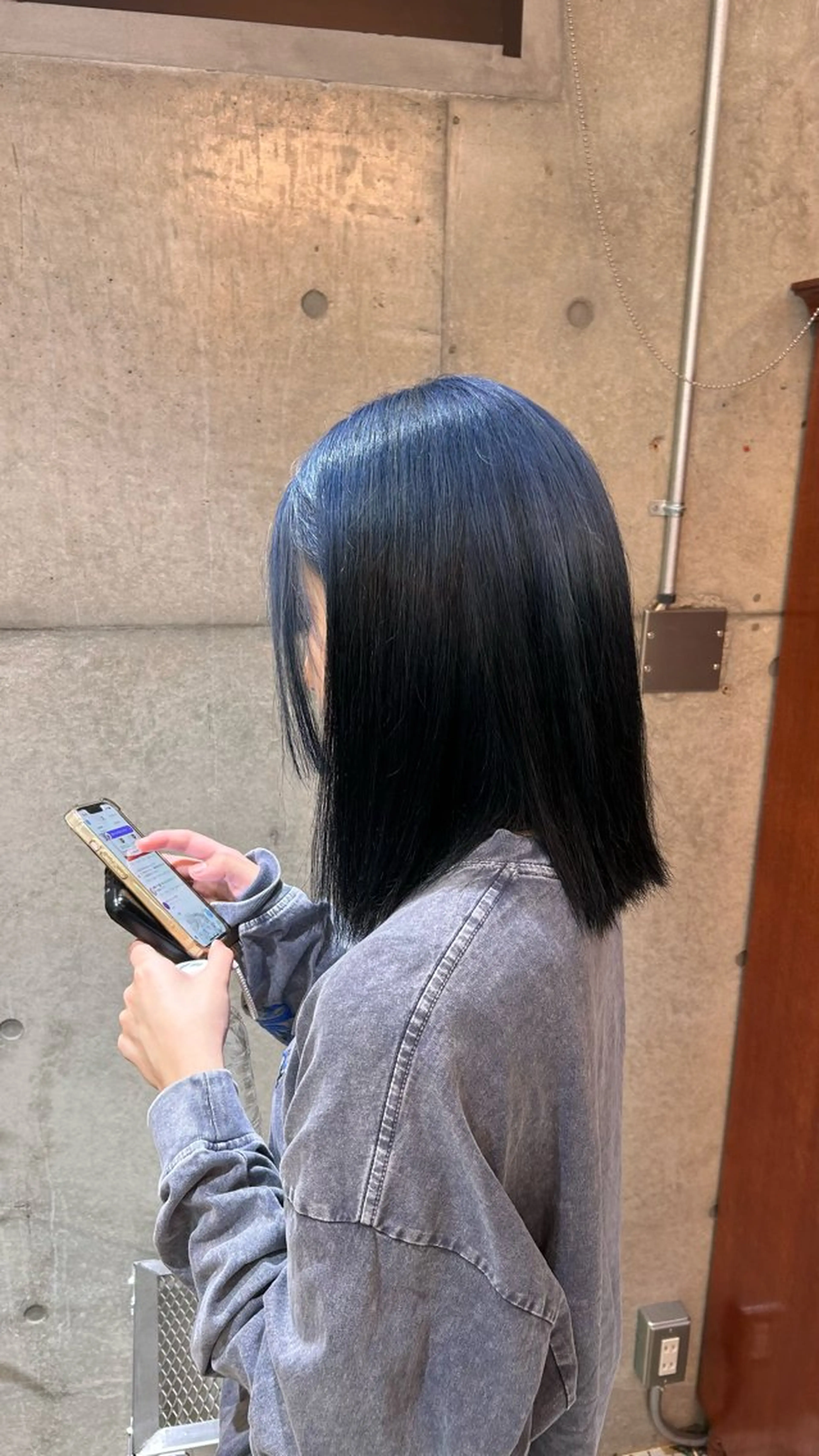 ミディアム カラー 閼伽井 誇和のヘアスタイル