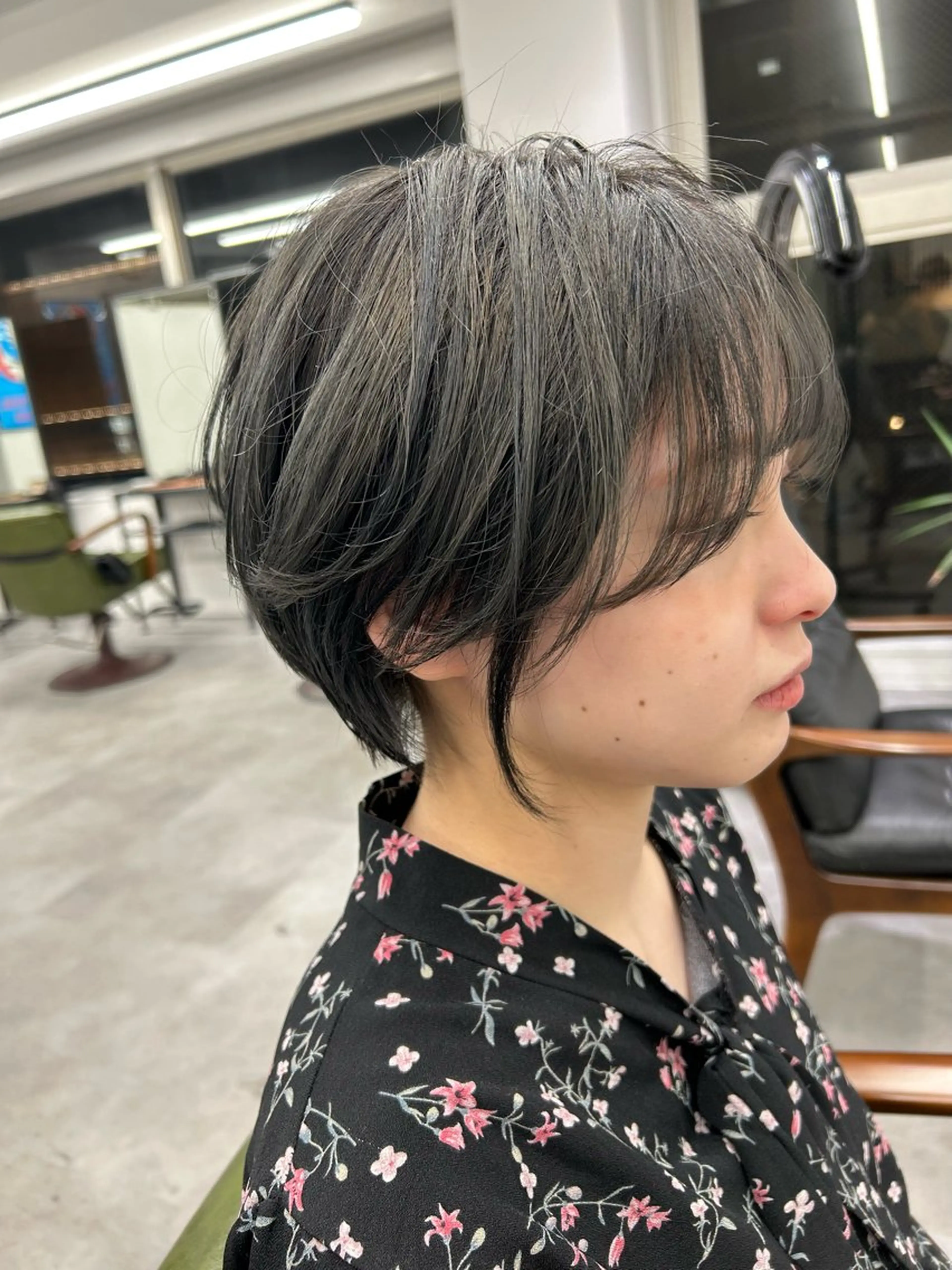 ショート カラー オリーブグレー ショートヘア カット ヘアカラー SHAFT Ieiriのヘアスタイル