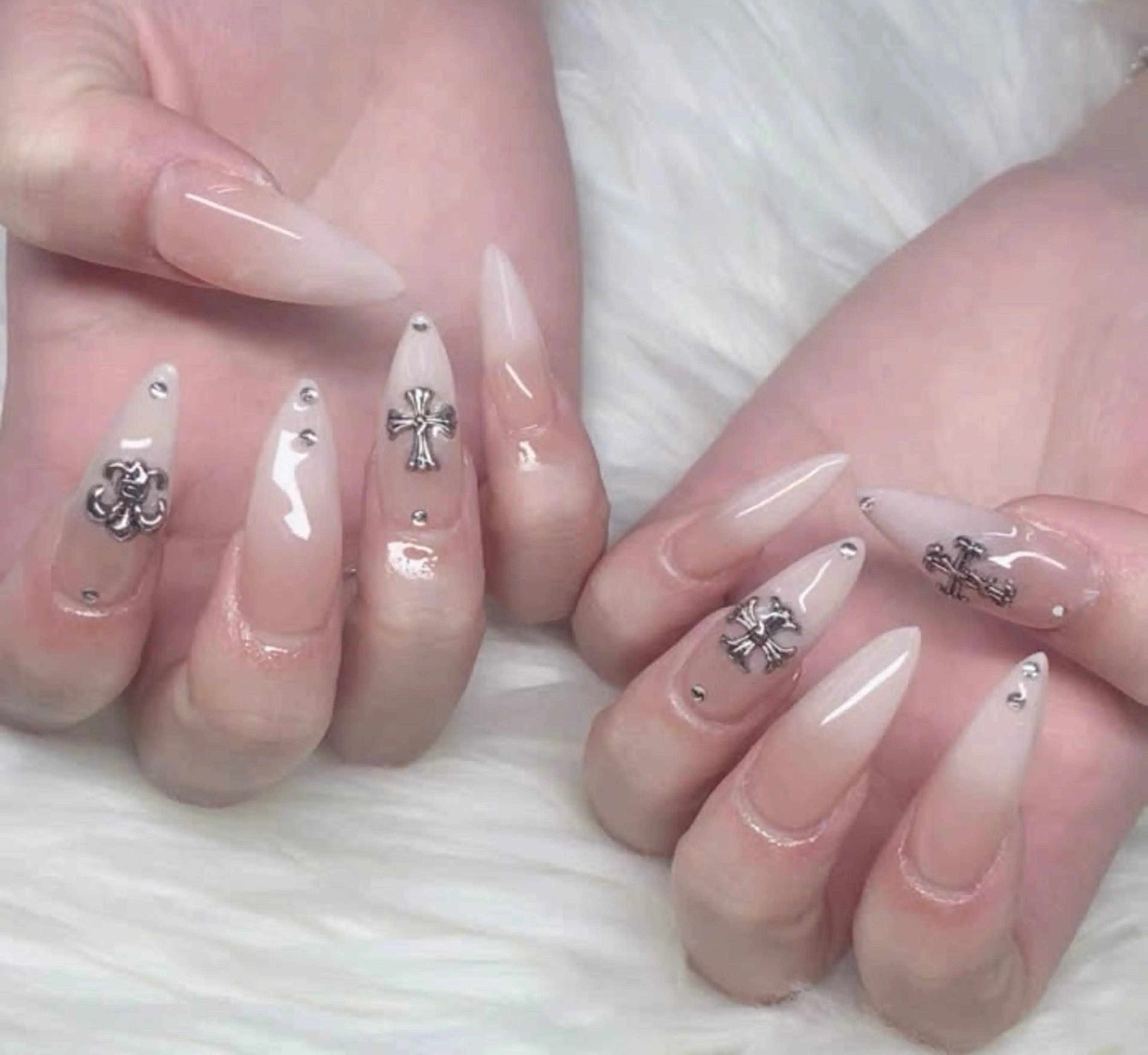 ネイル フレンチネイル グラデーション 韓国ネイル マグネットネイル ミラーネイル ハンドネイル ハンドケア Hara Nail 【パラジェル使用】のネイルデザイン