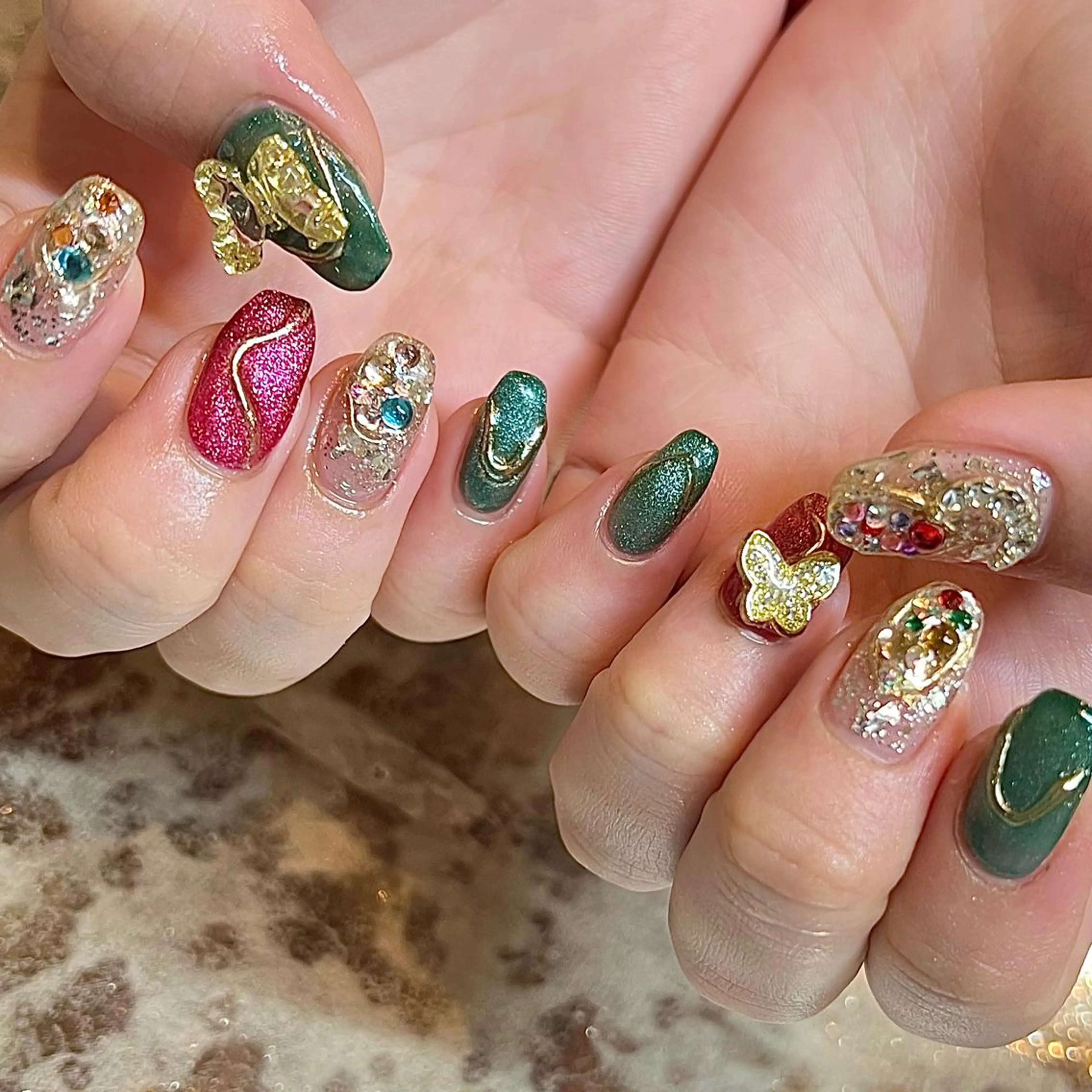 ミディアム ネイル マグネットネイル ミラーネイル ハンドネイル H🌺 NAILのネイルデザイン