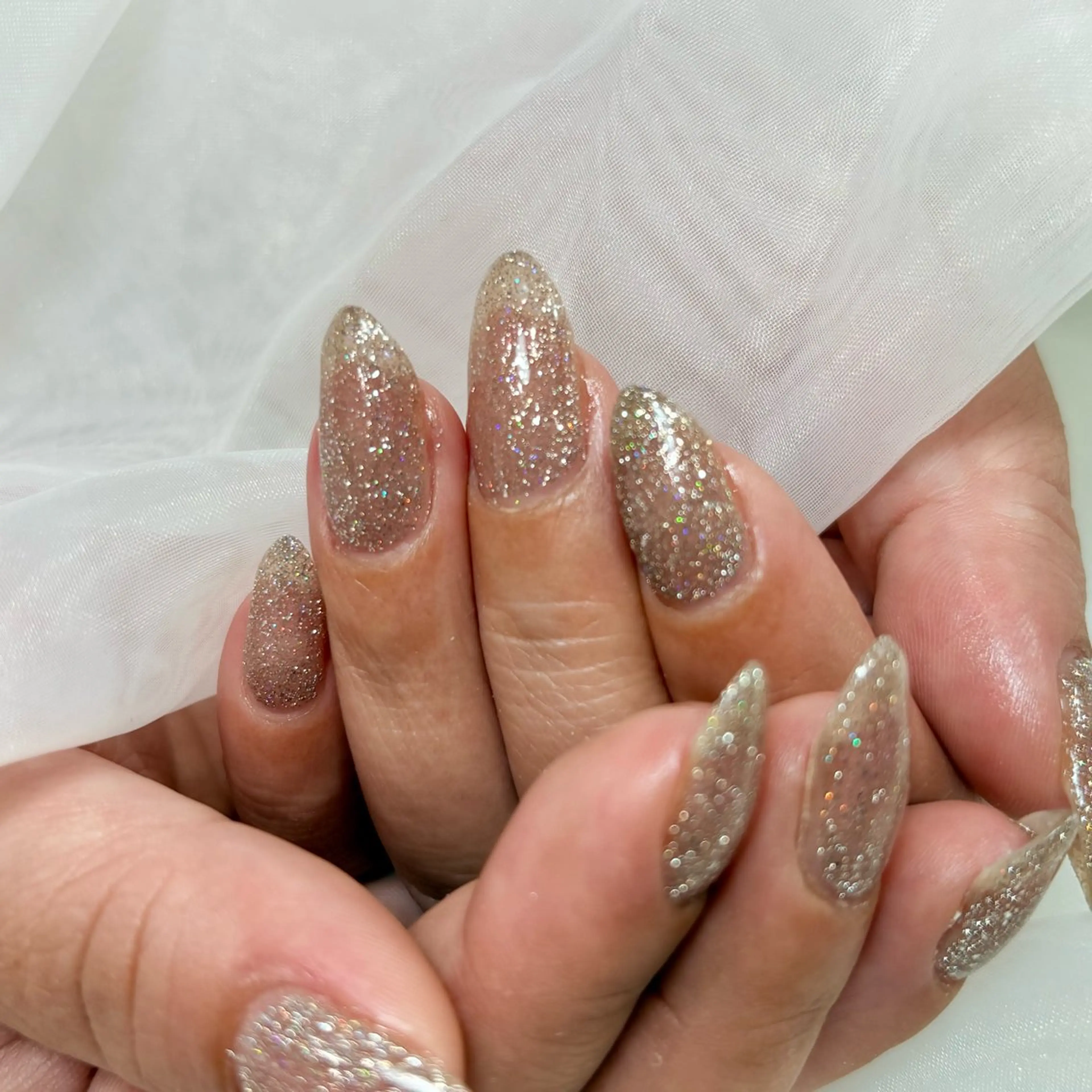 セミロング イレジスティブル ネイルズのネイルデザイン