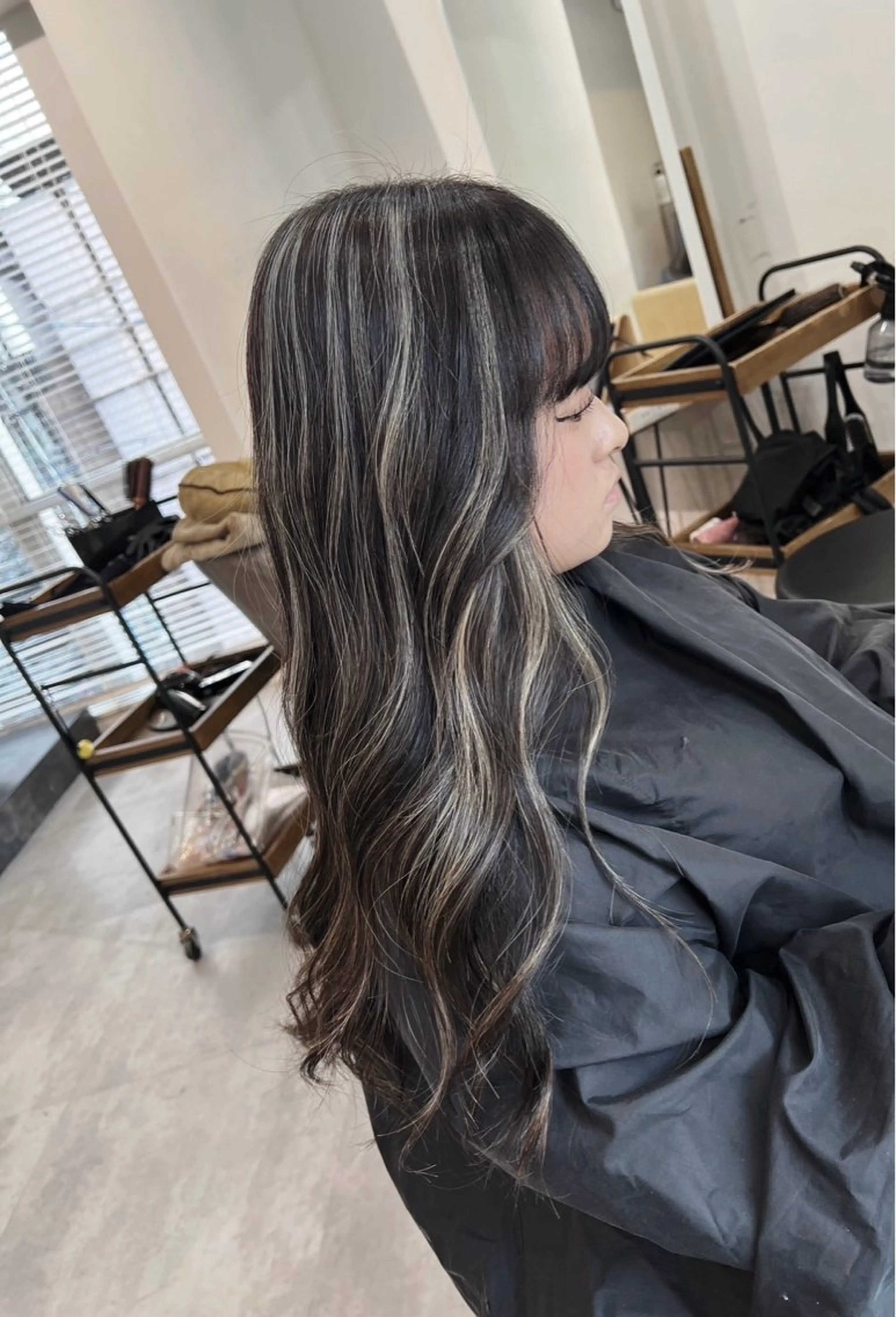 ロング カラー ダークグレー ダークグレージュ グレージュ ハイライトカラー ハイライト ヘアカラー トリートメント 指名数No.1 /NAOYAのヘアスタイル