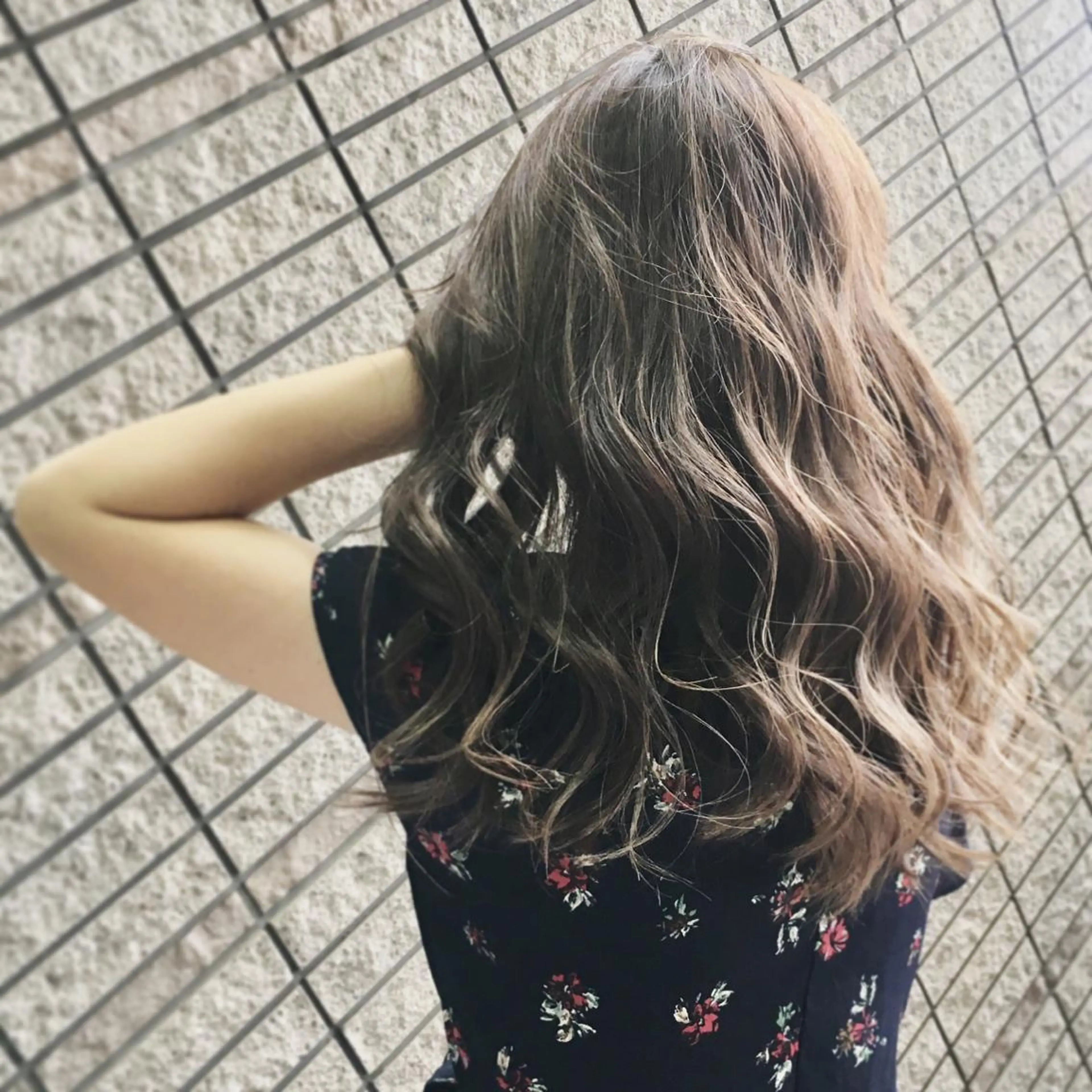 ロング カラー グレージュ ハイライトカラー ハイライト カット ヘアカラー ブリーチ/バレイヤ ージュ川端裕司のヘアスタイル