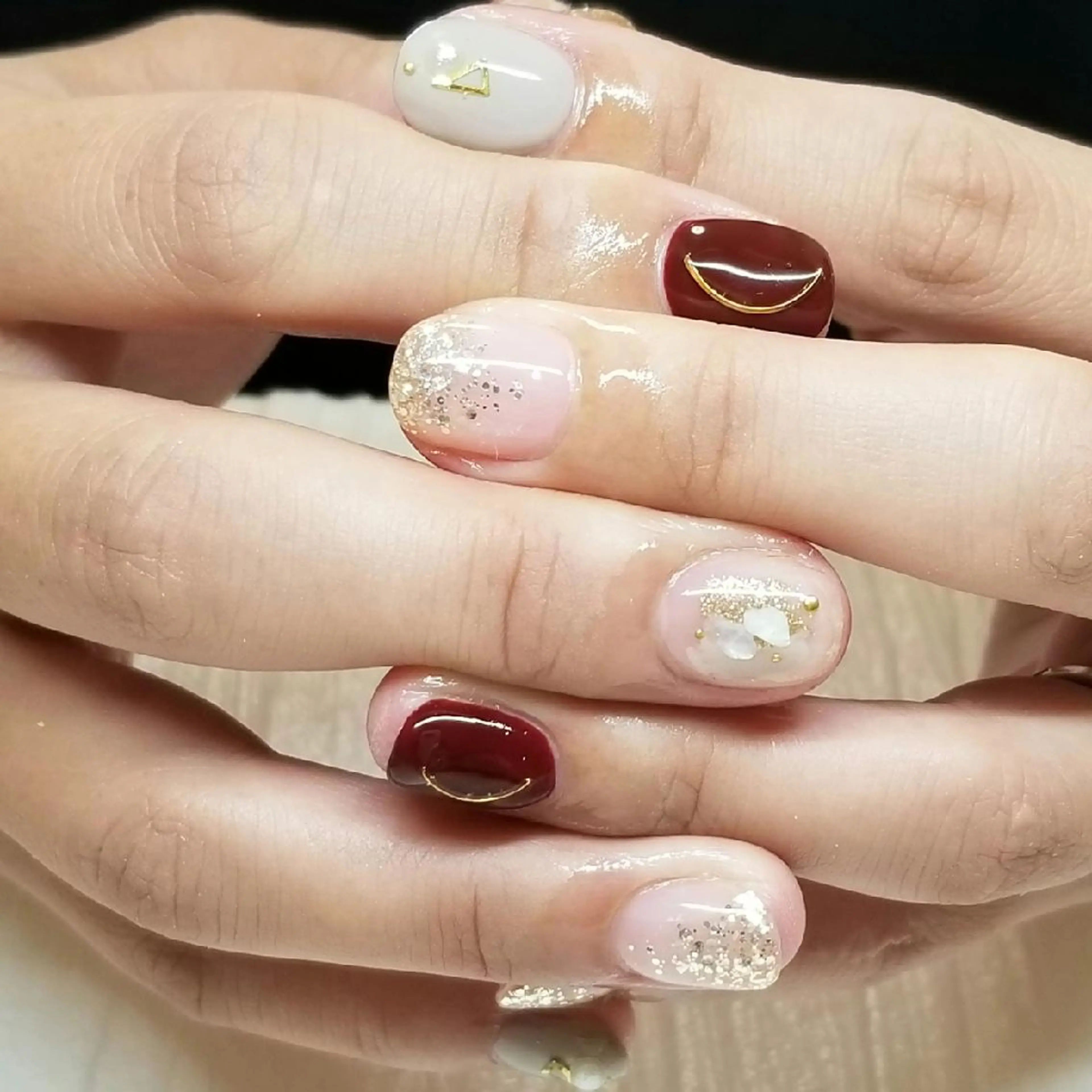 ネイル ボルドー グラデーション ラメ(グリッター) ラメグラデーション ブライダルネイル ハンドネイル フットネイル trees_ nailのネイルデザイン