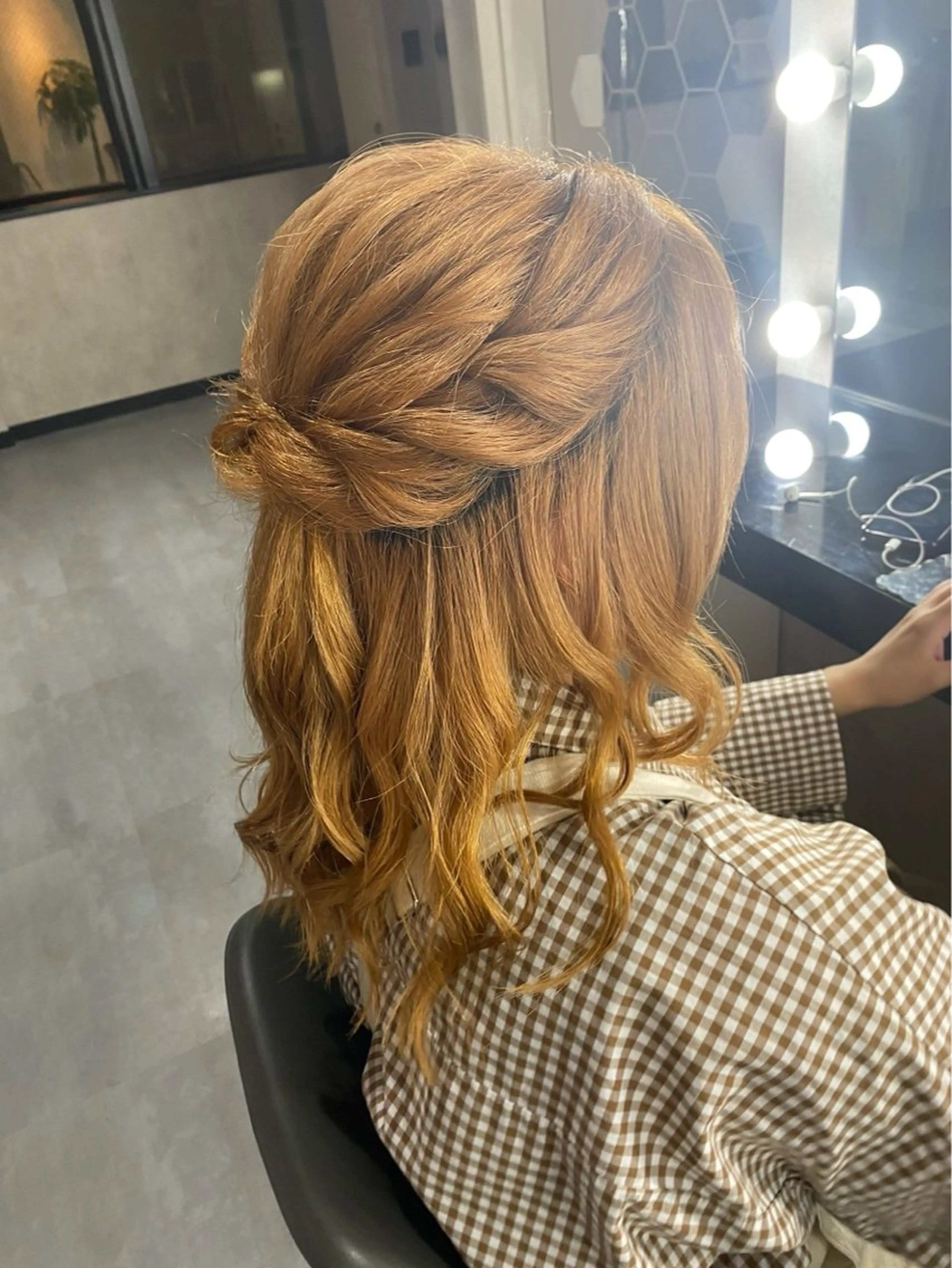 ミディアム ヘアアレンジ KISSSWAN はなのヘアスタイル