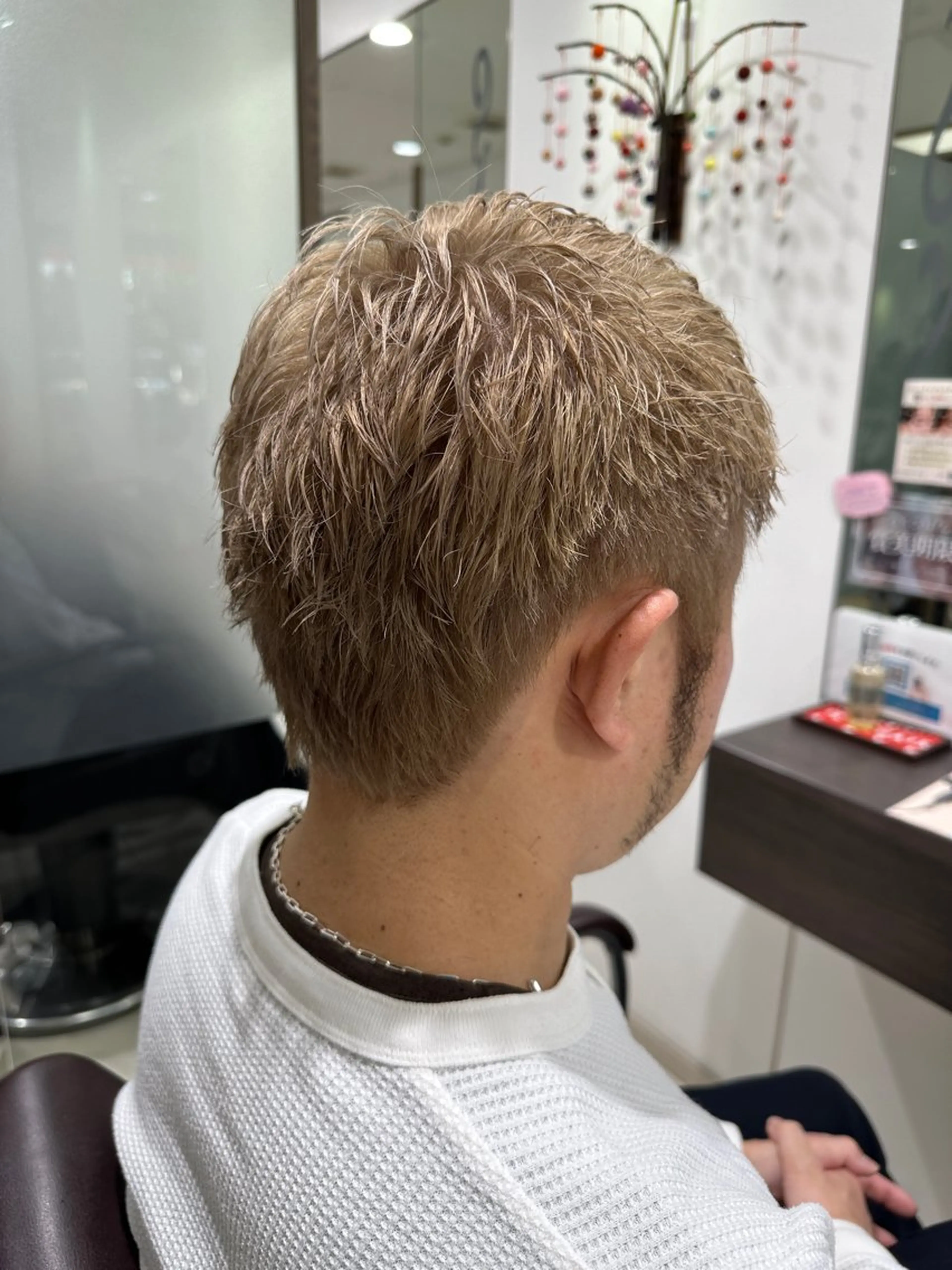 カラー ベージュカラー ミルクティーベージュ レイヤー 艶々カラーのヘアスタイル