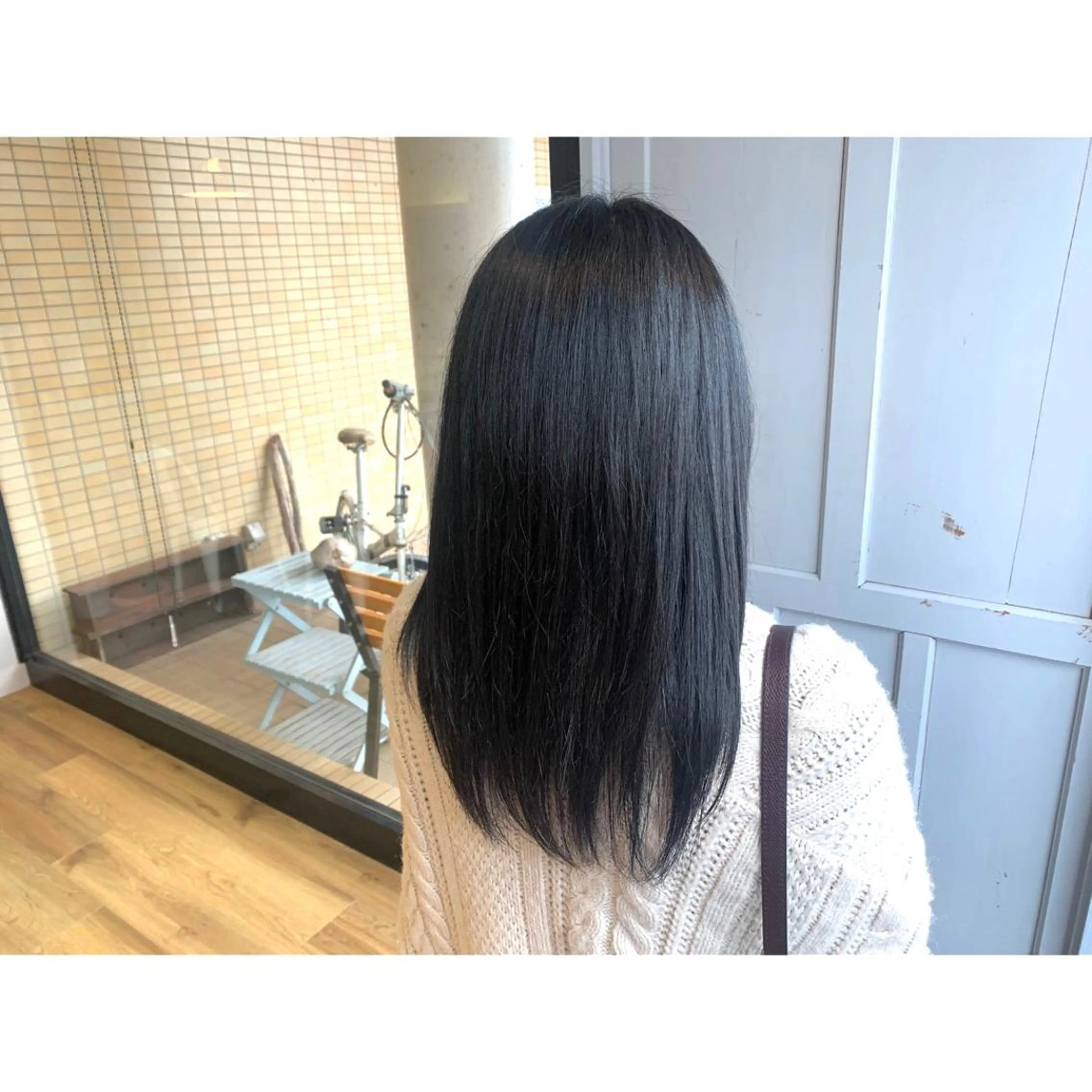 ロング カラー 黒髪 ブルーカラー ブルーブラック ヘアカラー トリートメント ツキダテ ユイのヘアスタイル