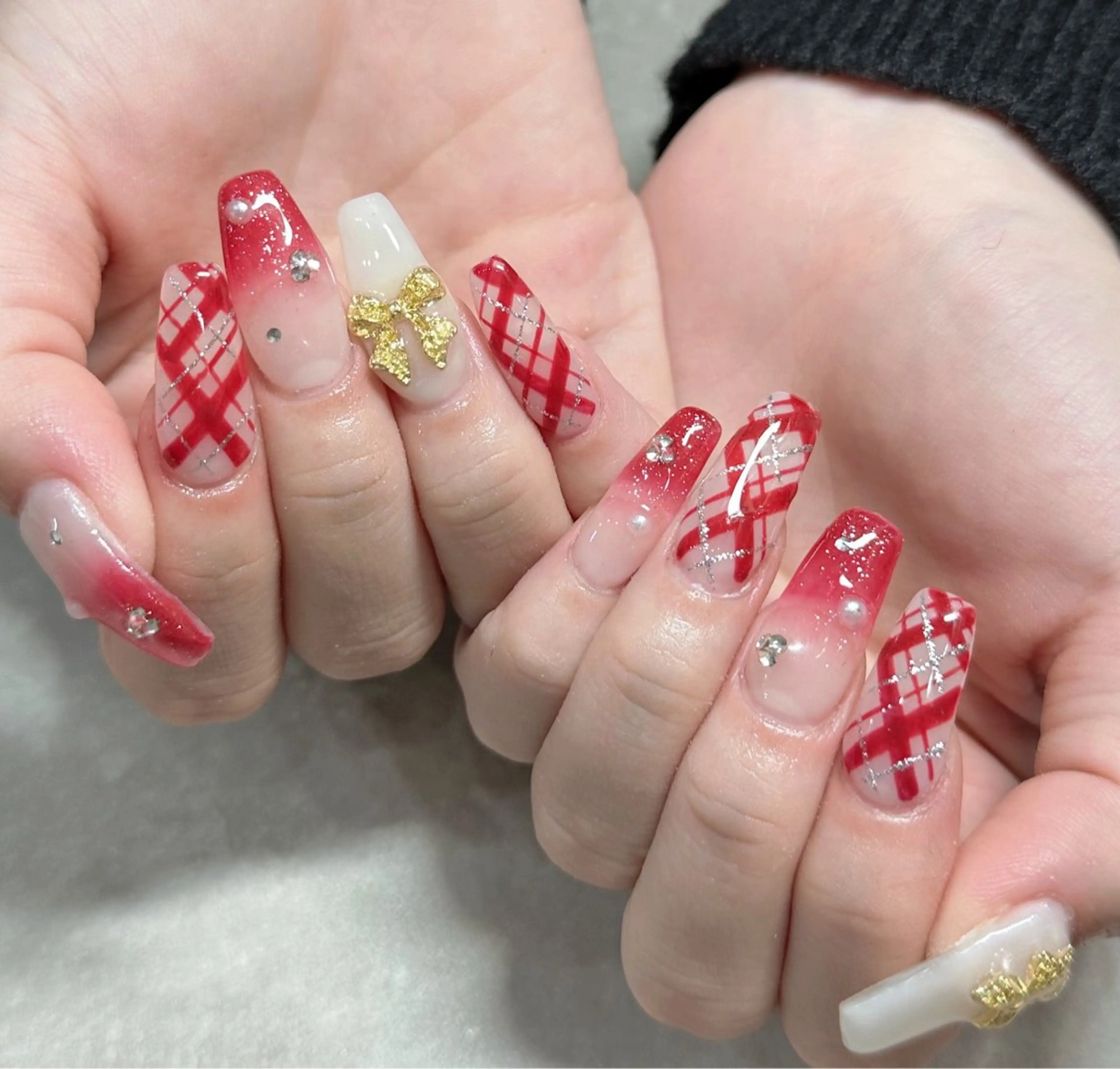 ネイル ハンドネイル フットネイル LAVISH nanamiのネイルデザイン