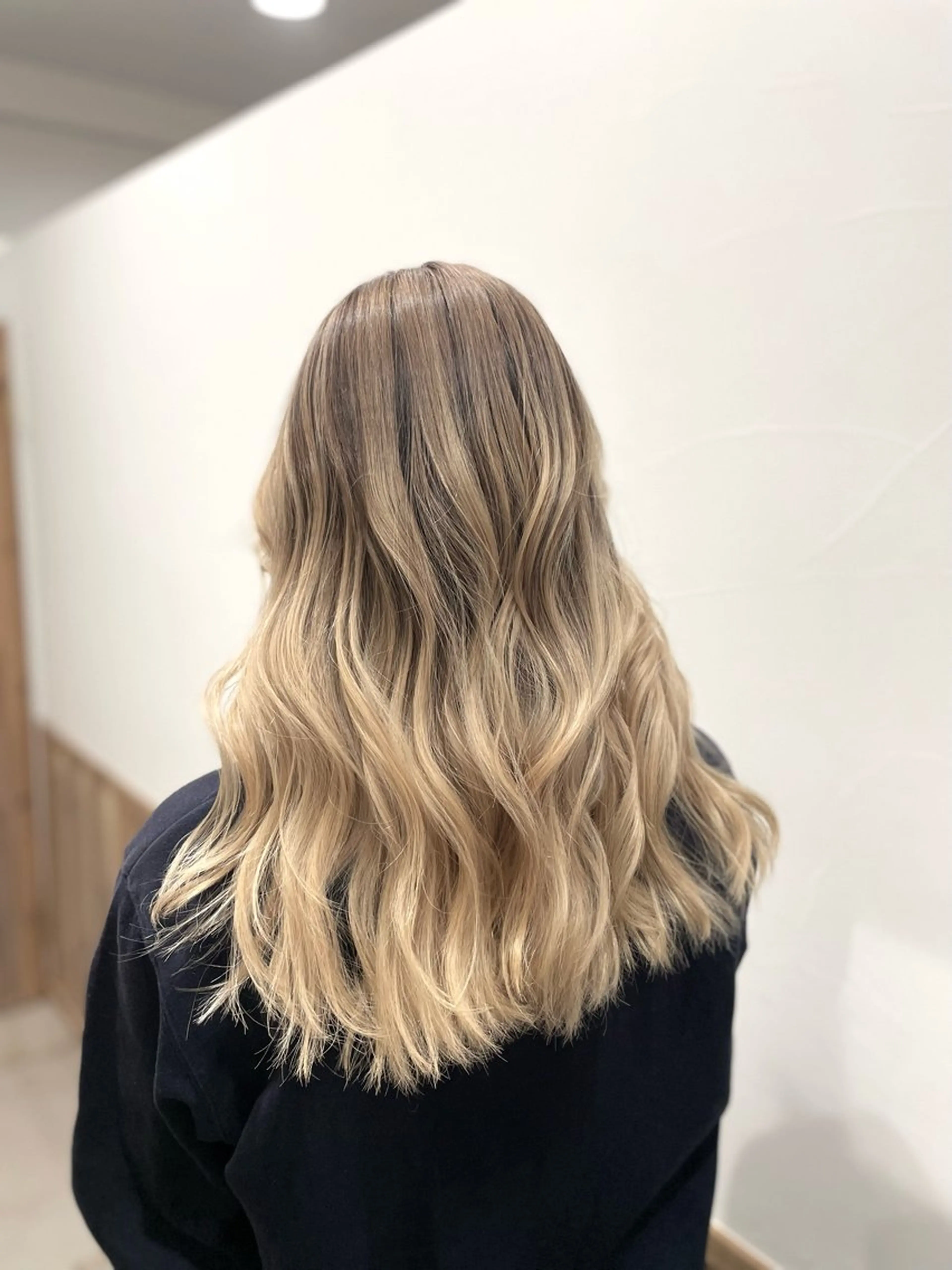 ロング カラー Kana .のヘアスタイル